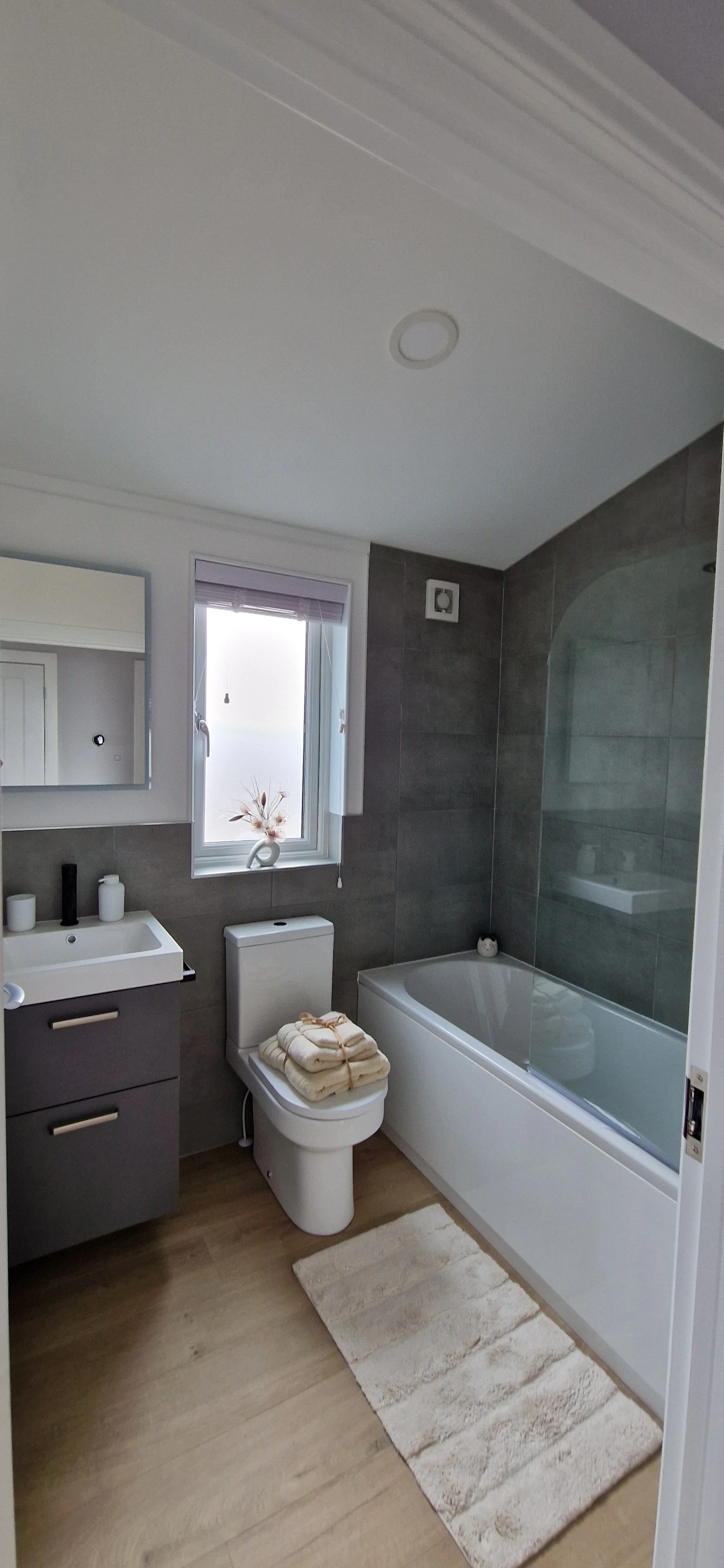 H3 Harbur Minimalistic_customer images_bathroom.jpg