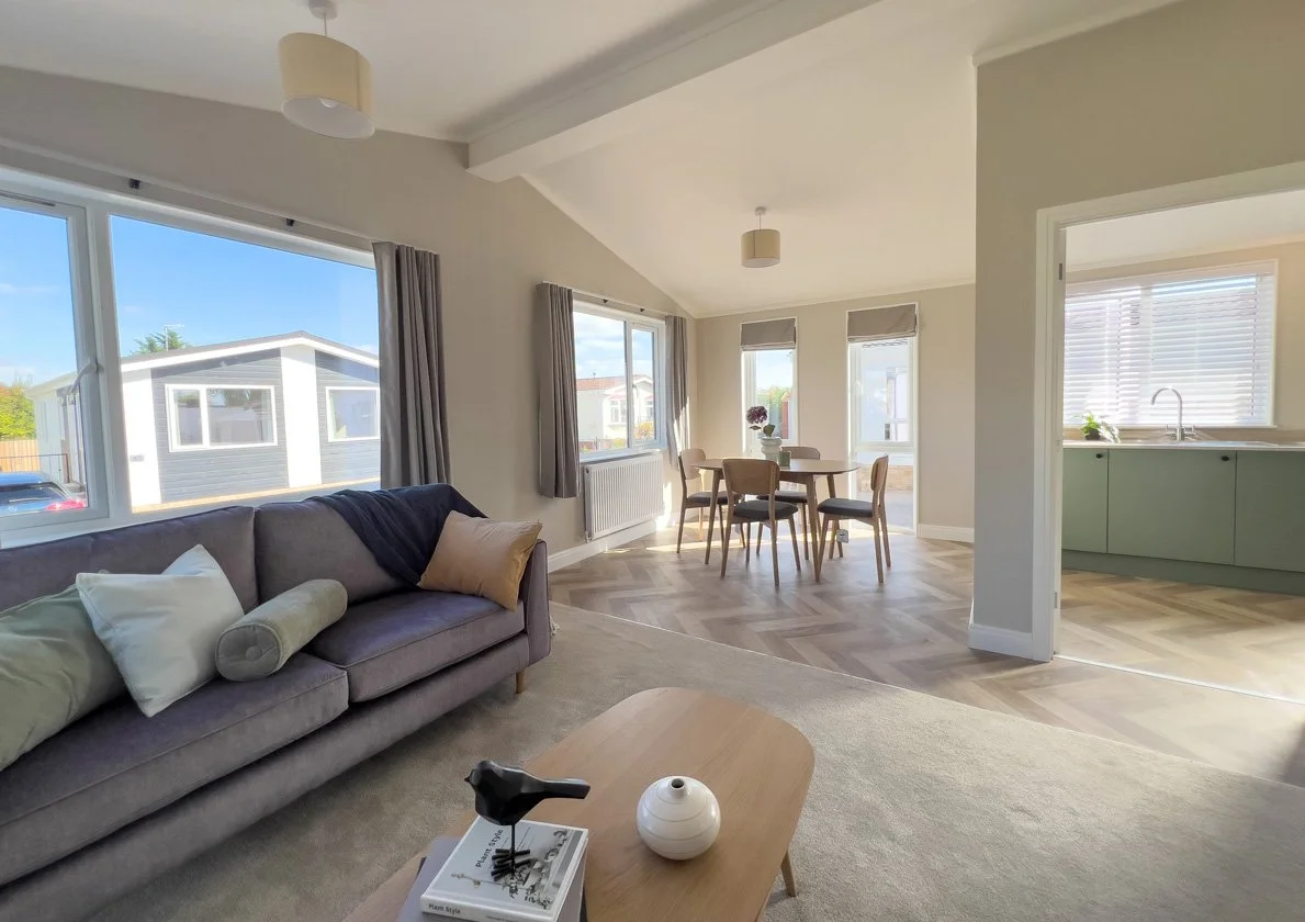 H4 Essentials Lounge_Diner.jpg