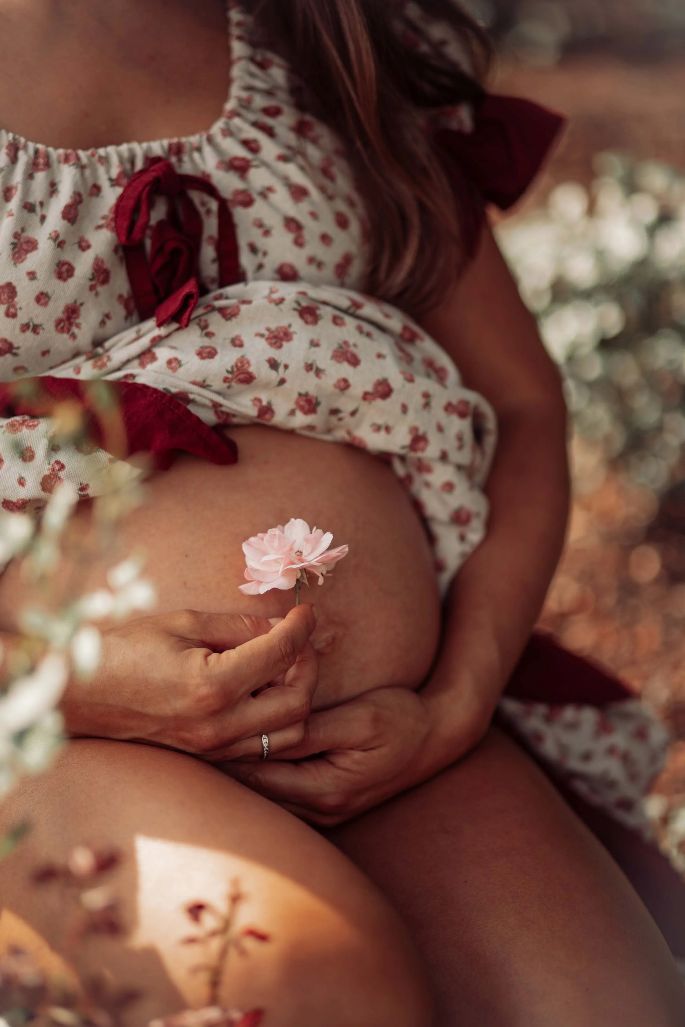 detail photography pregnant woman in the garden of roses