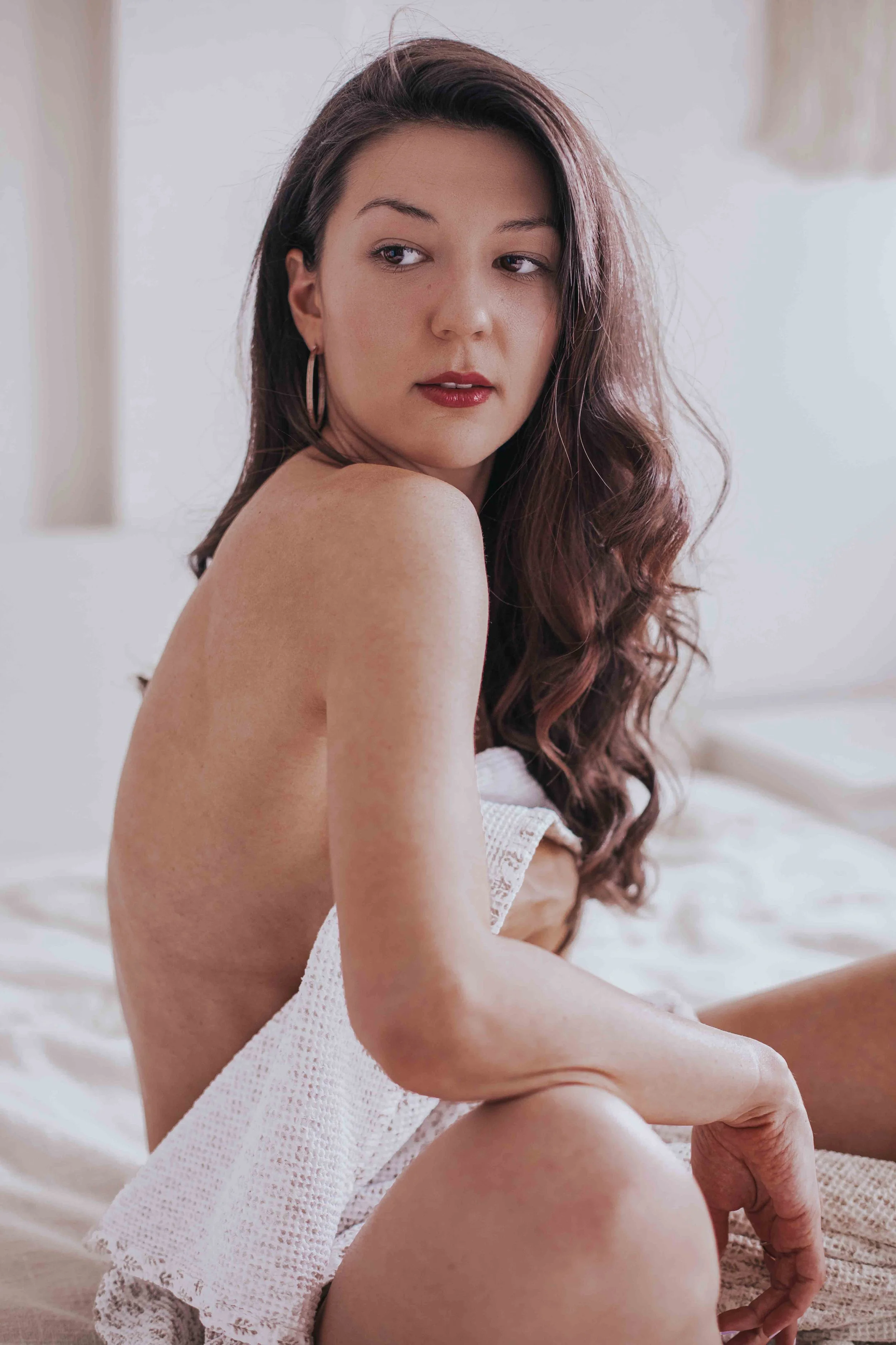 a gentle aesthetic photo session naked girl 