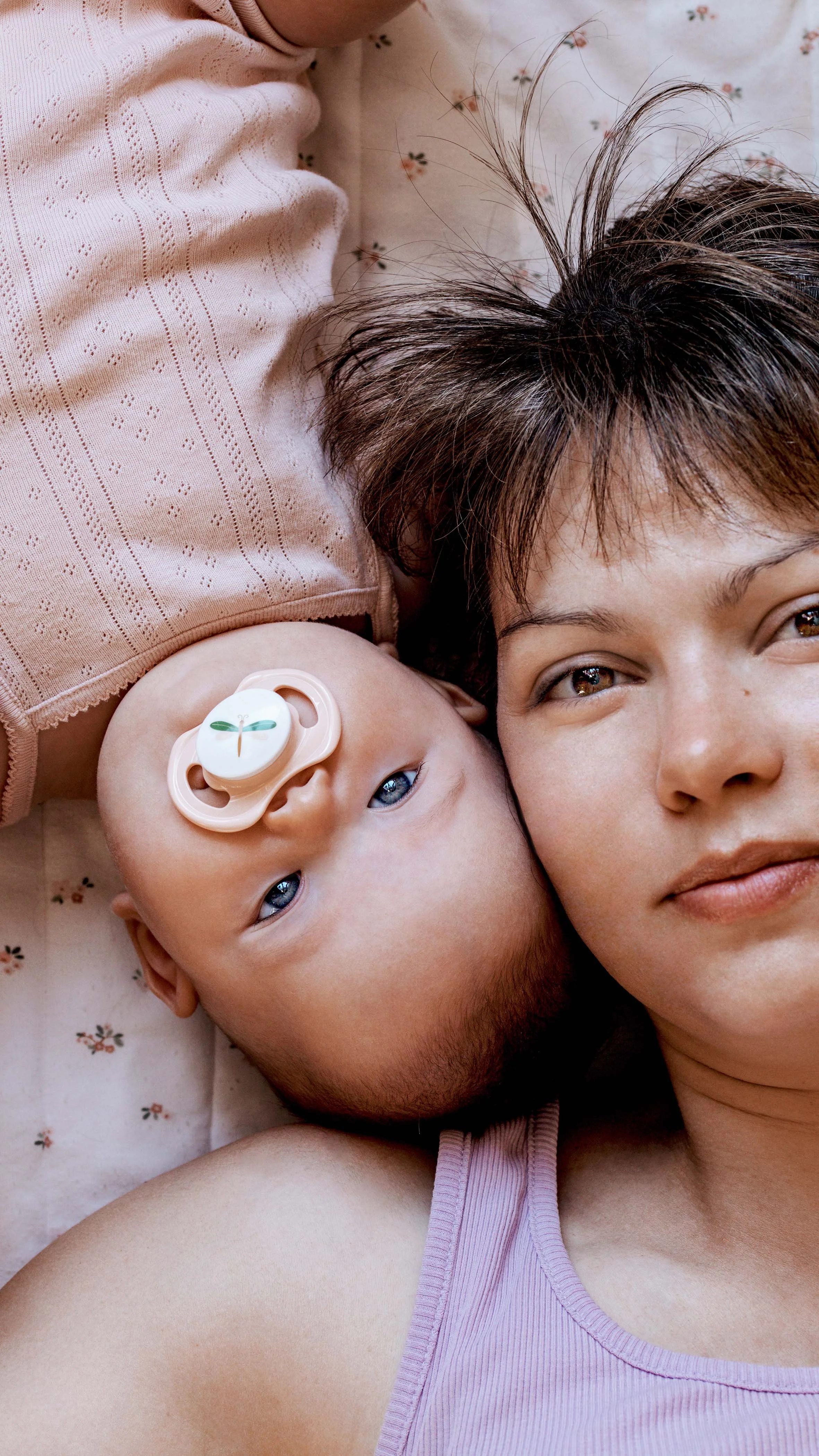 family photoshoot baby portrait with blue eyes mother and baby photo