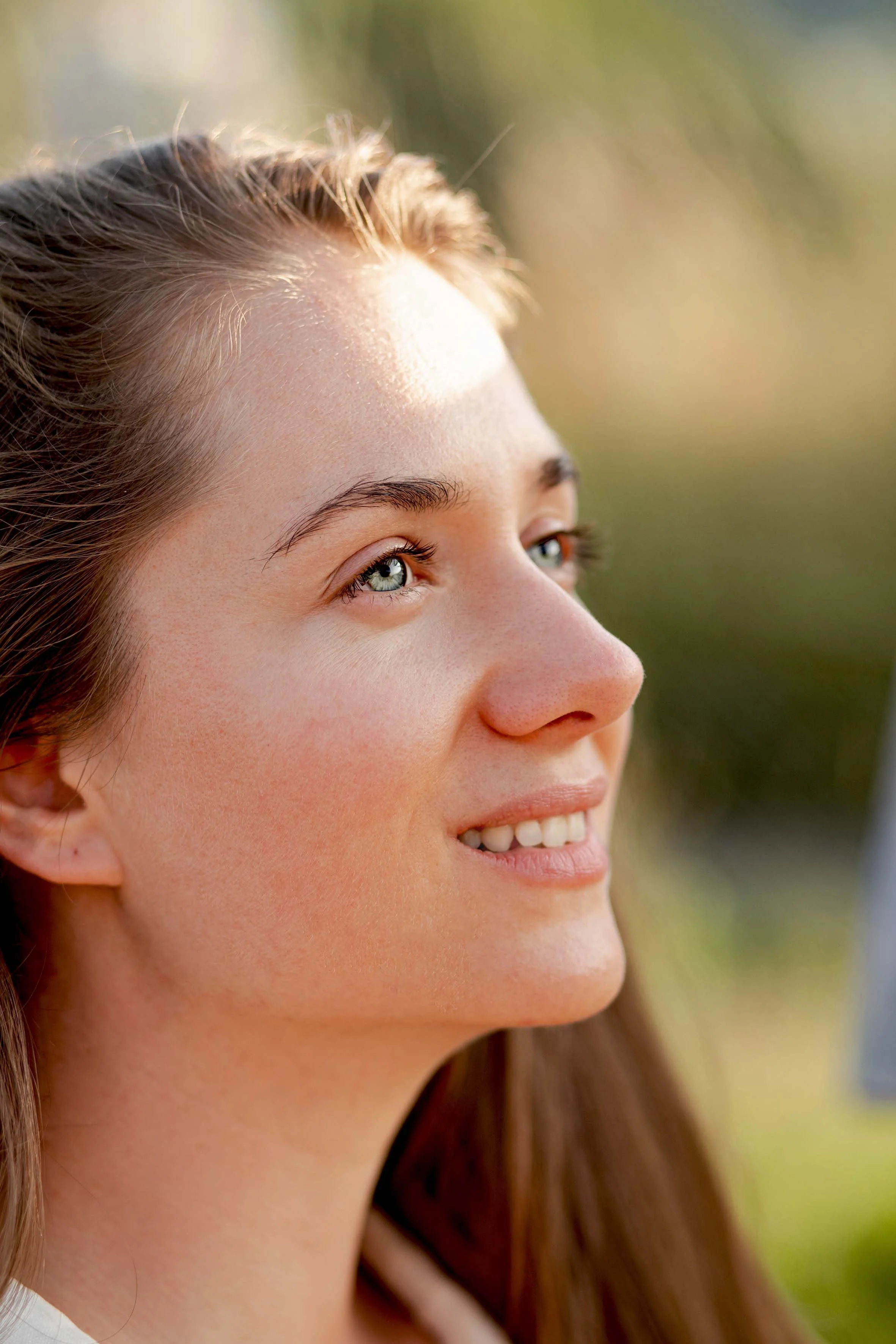 a girl with blue eyes portrait photography