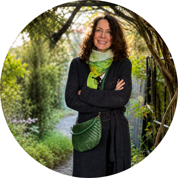 A confident and friendly professional who help others with their business