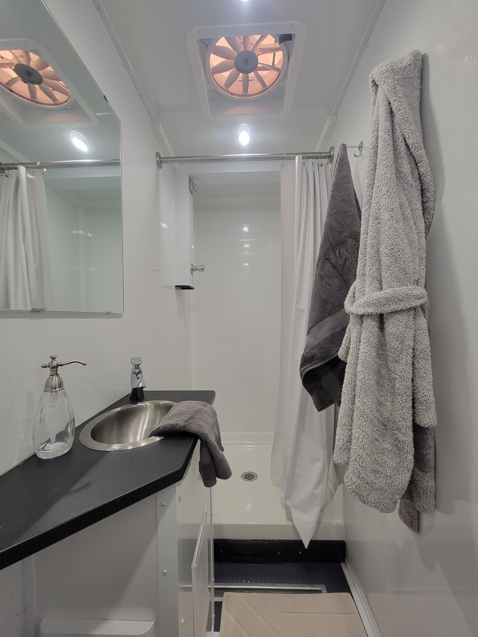 4 Private Station Shower Trailer