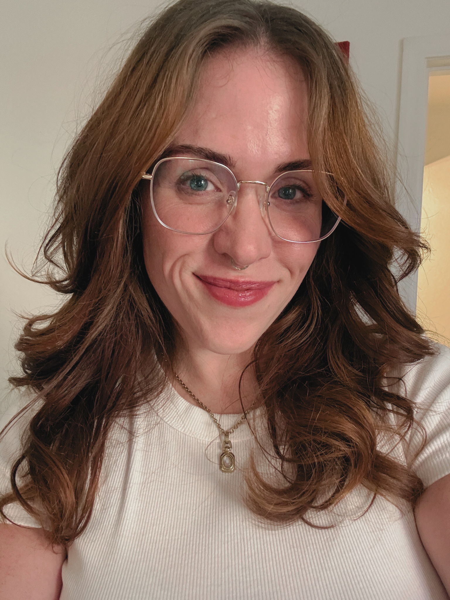 Professional headshot of Lexi, founder of Lexi Markets, marketing and social media consultant