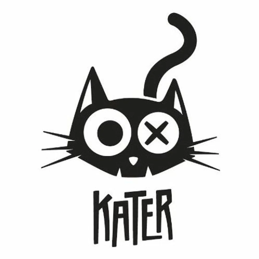 A black and white cartoon illustration of a cat's face with one eye open and one eye crossed out, accompanied by the word 'KATER' written below.