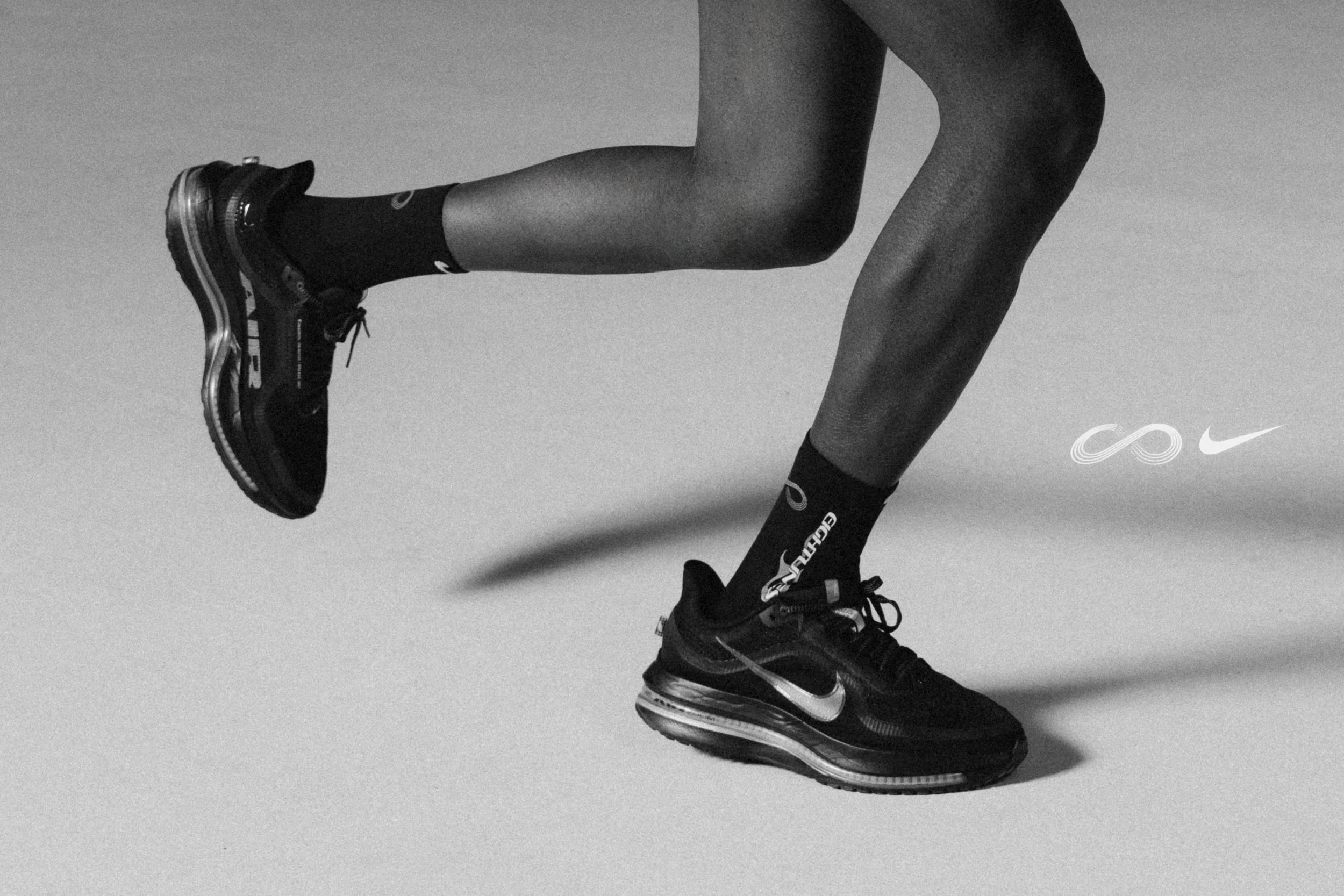 EIGHT LINES NIKE1066-Edit copie.jpg