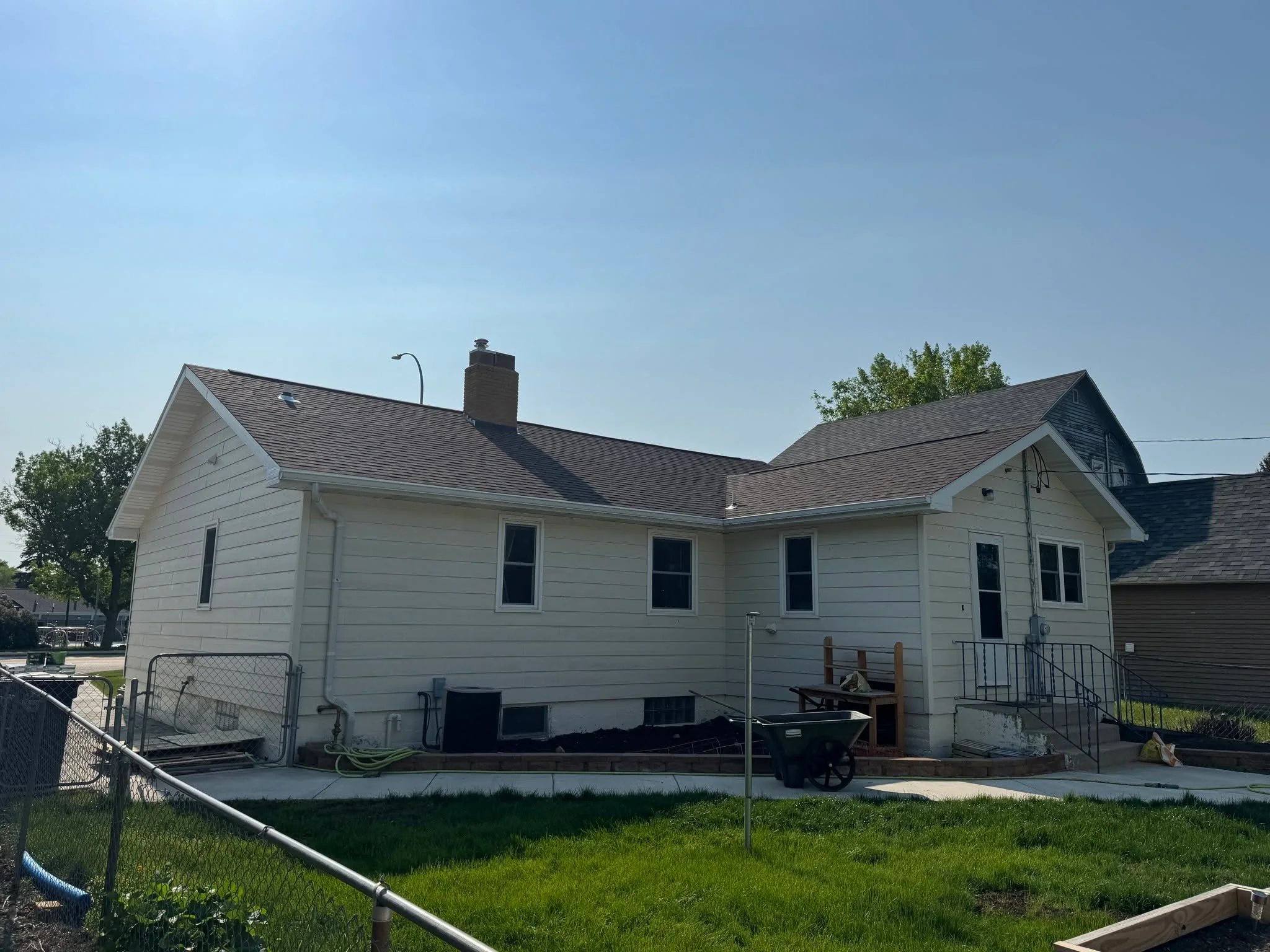 Do you have roof damage from the wind storm yesterday? 

Give us a call if you need a repair or full replacement! Whether it&rsquo;s commercial or residential, we can help!

Shingles ✔️
Metal ✔️
Flat Roof Systems ✔️

Give us a call!
701.621.0180

P.S