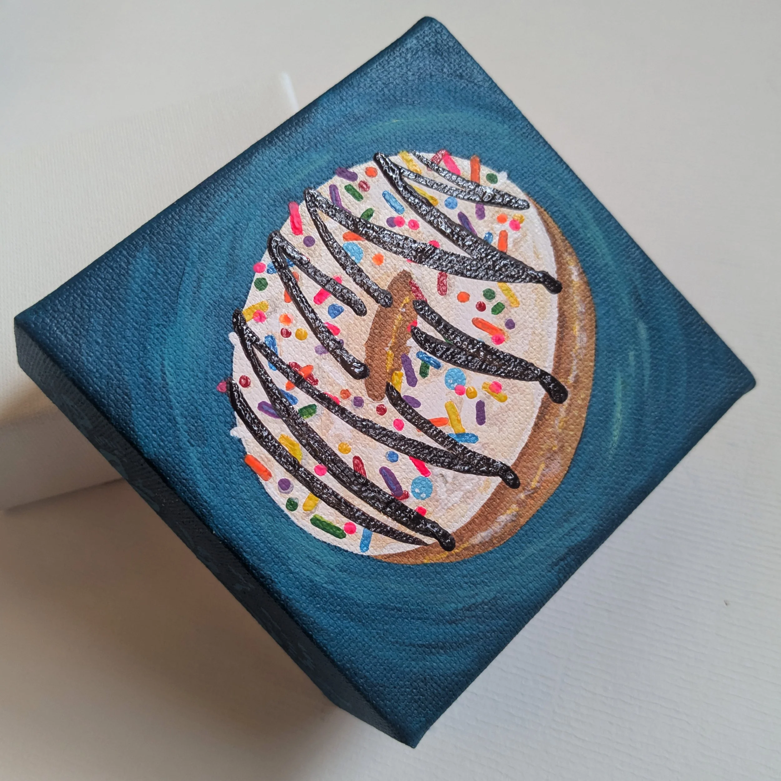 4x4-Donut-rainbowsprinkleschocodrizzleonteal-detail.jpg