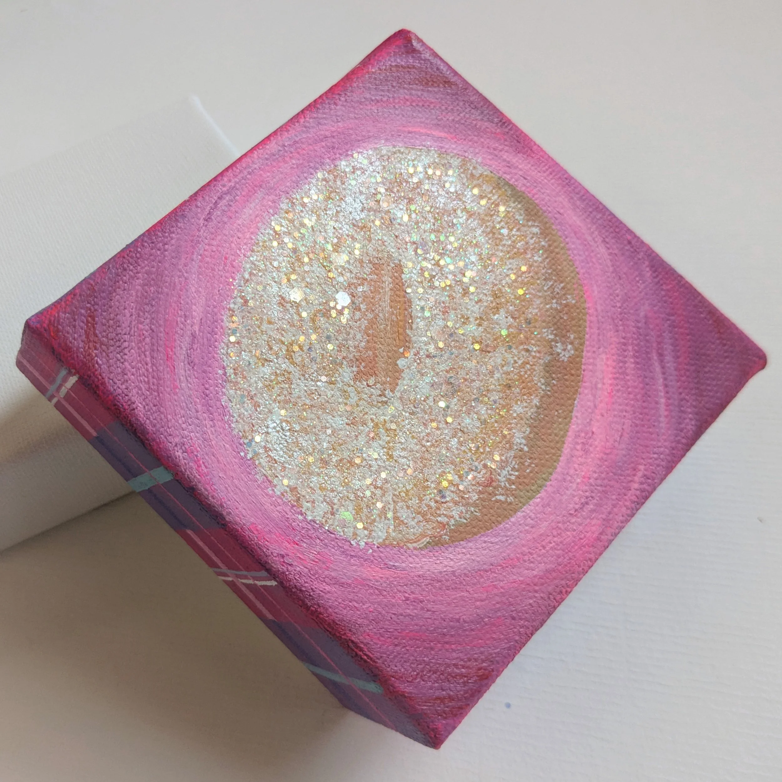 4x4-Donut-4x4-Donut-powderedsugaronpink-detail.jpg