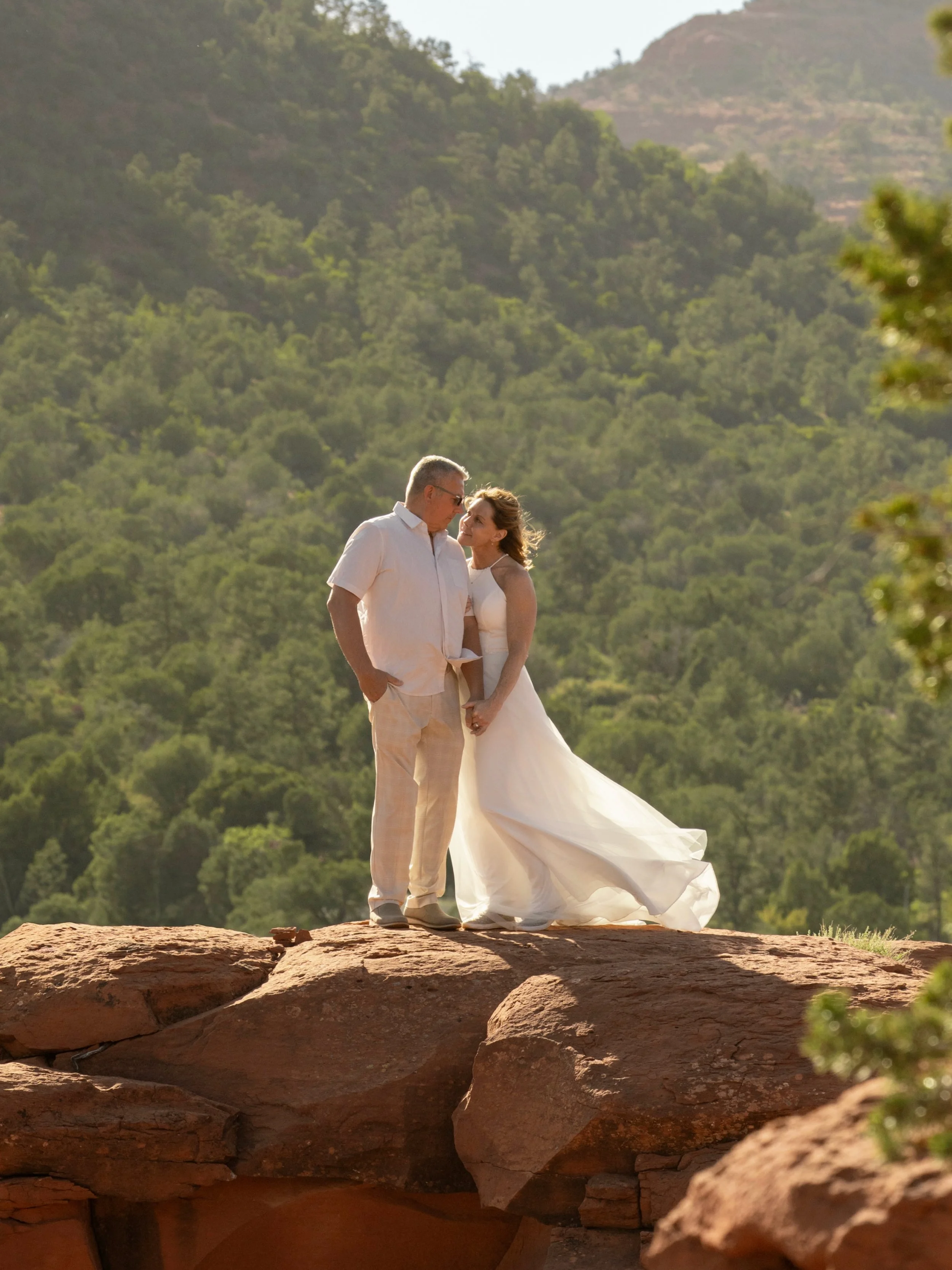 Just a few photos from a beautiful elopement in Sedona! 💕
.
.
.
#azbrides 
#azweddingphotographer 
#azelopement 
#arizonaphotographer 
#elopementphotography 
.
.
.
📍Locations: 
Arizona. Phoenix. North Phoenix. South Phoenix. Tempe. Glendale. Paradi
