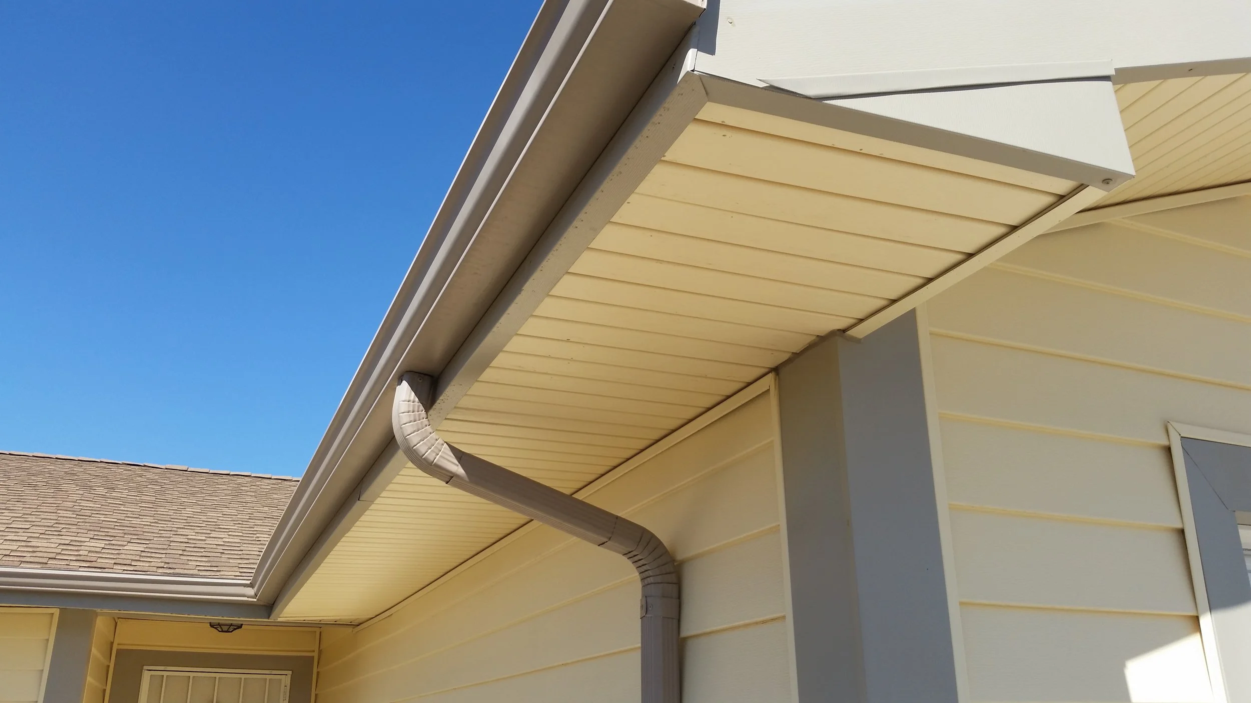 Seamless gutter repair and installation