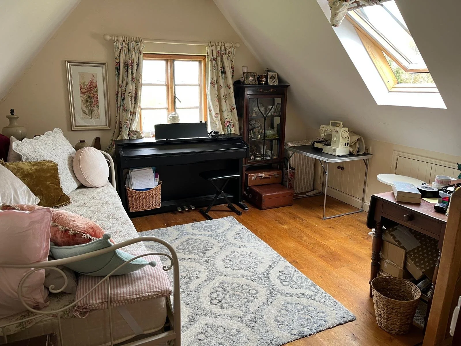 Before and after decluttering a spare room before selling. Space rearranged and styled by Allsop's All Sorted to help buyers see its true potential in Hungerford