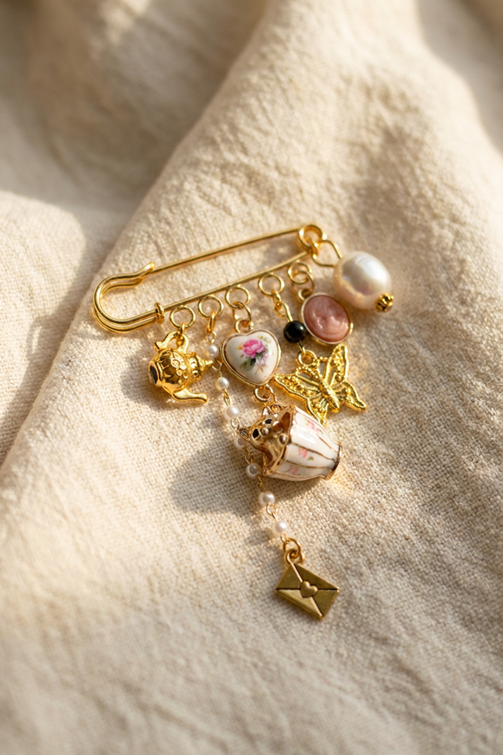 TILBROOCH4_PIN 7.png