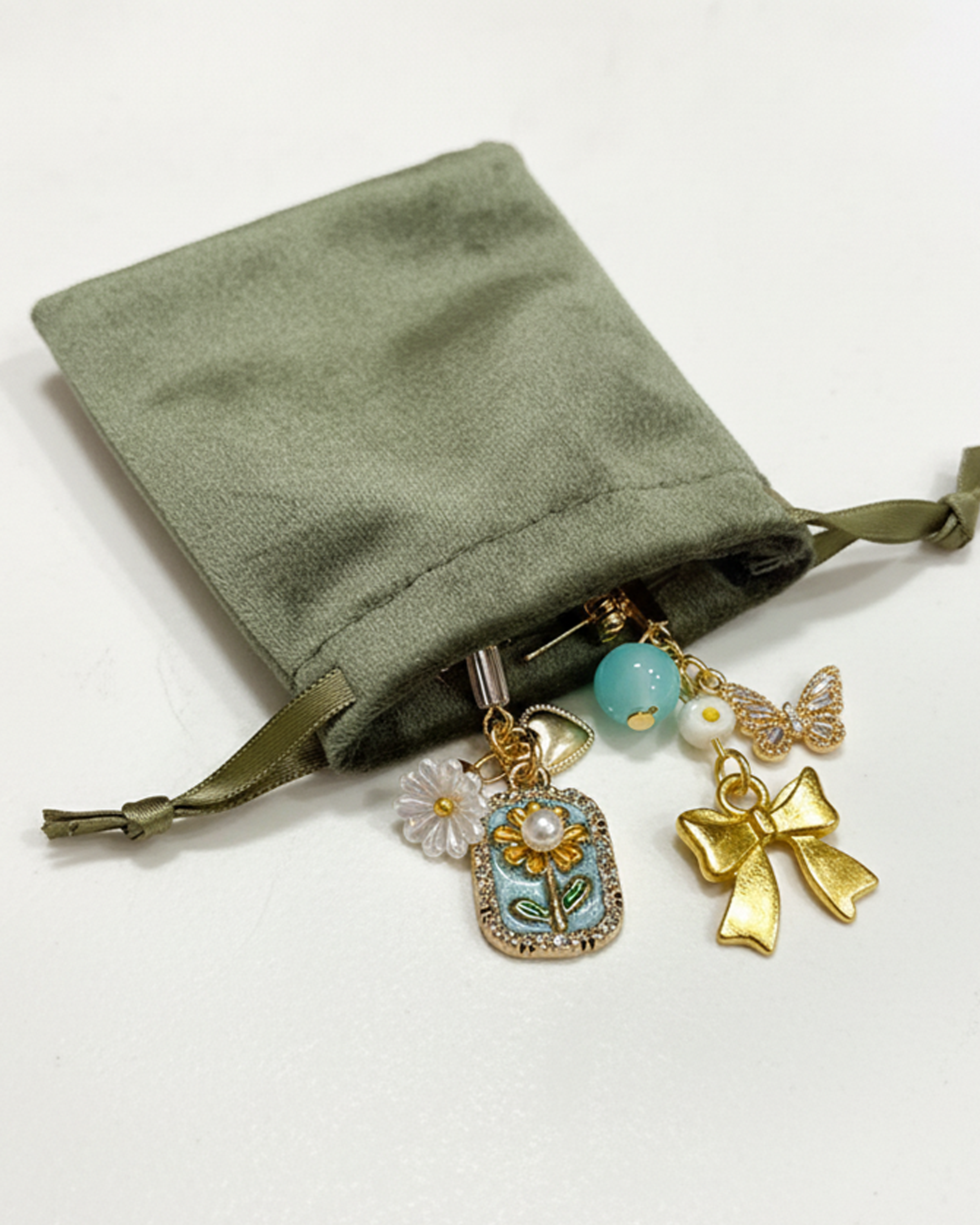 Packaging mockups_20.png