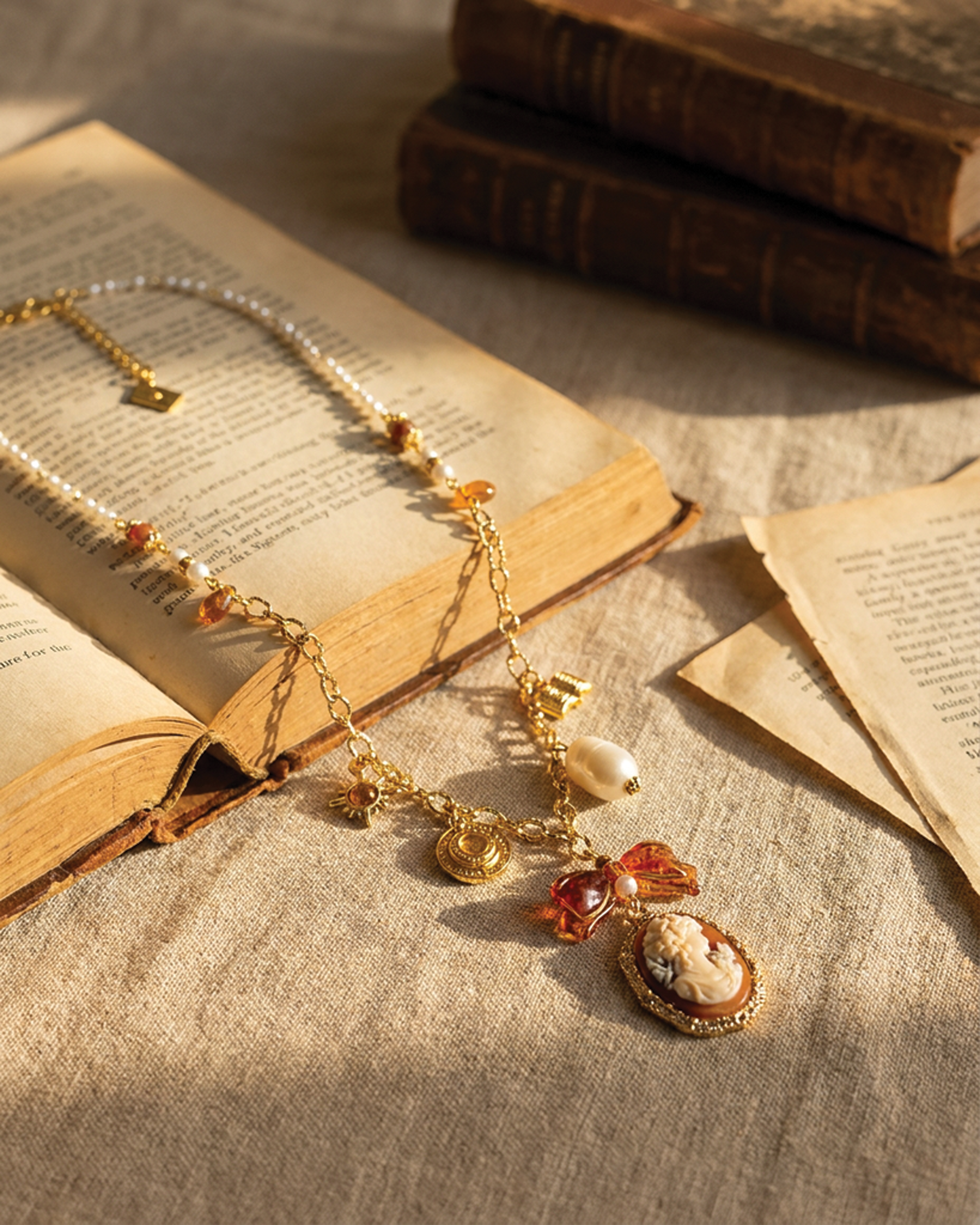 TILNECKLACE1_2.png