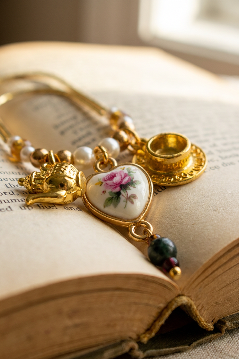TILBOOKMARK2_PIN 3.png