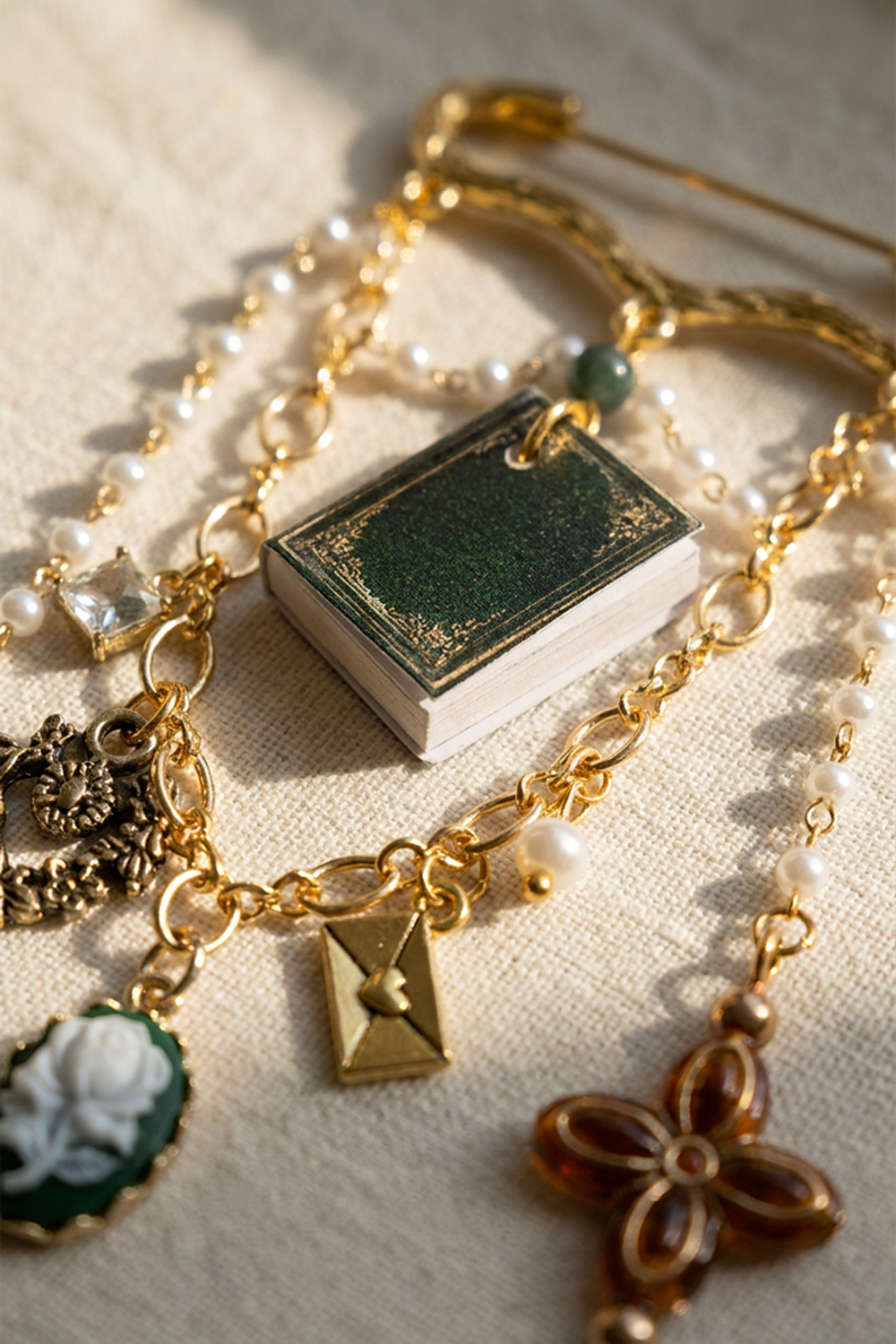 TILBROOCH1_PIN 3.png