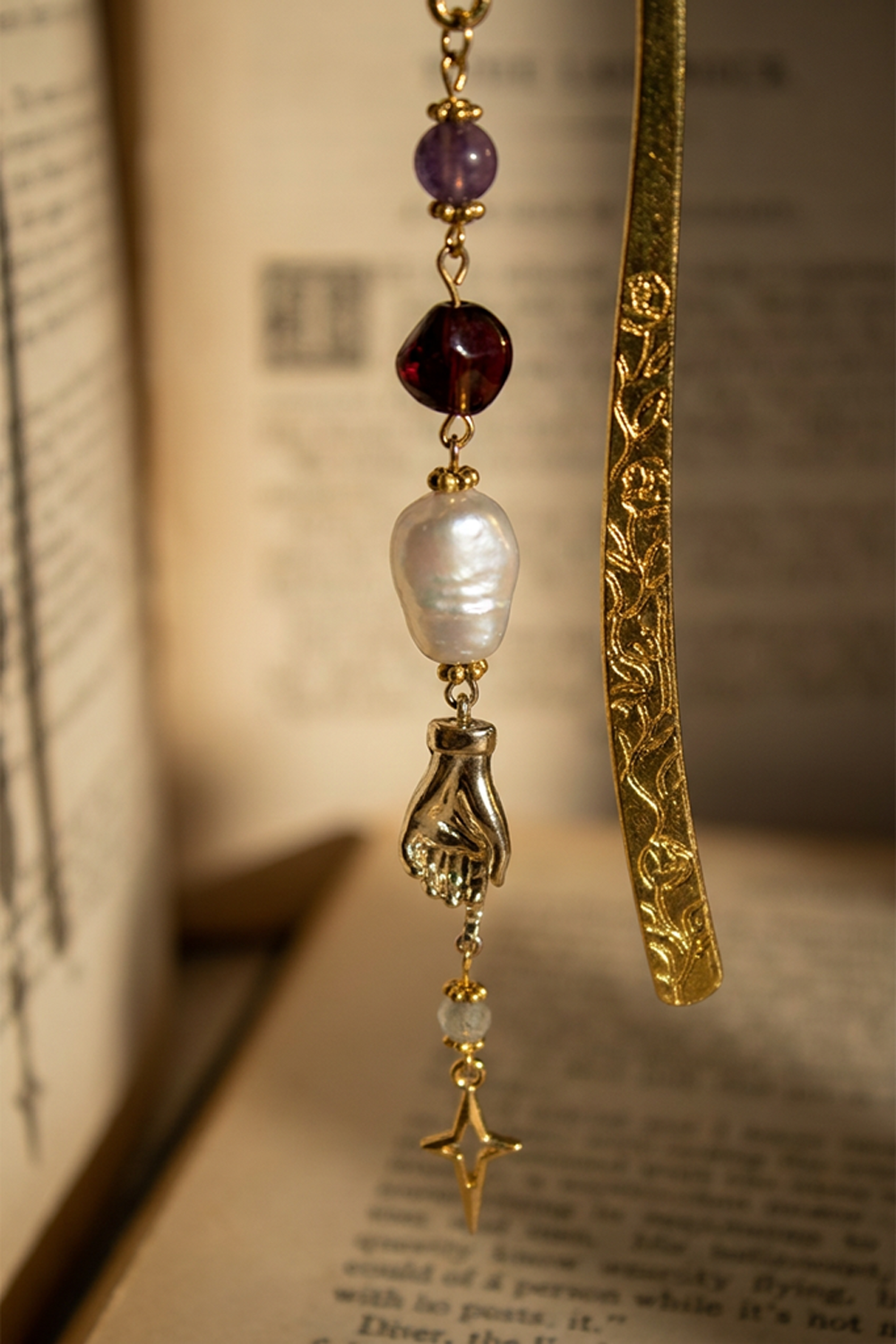 TILBOOKMARK3_PIN 4.png