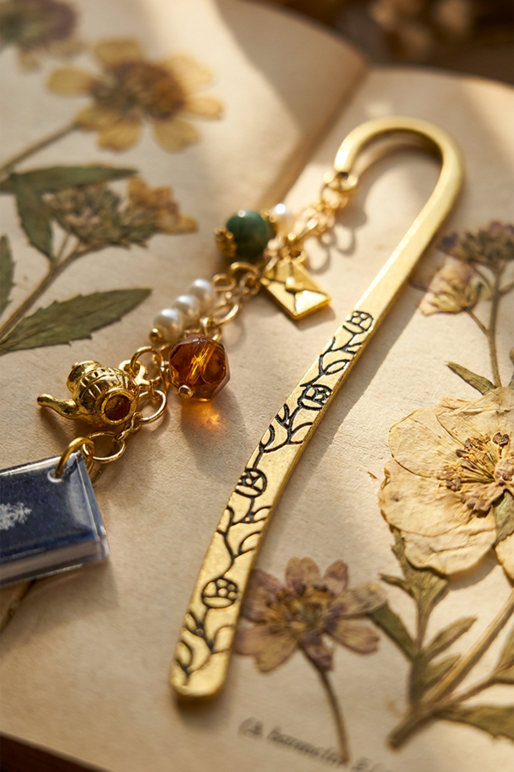 TILBOOKMARK1_Pin 3.png