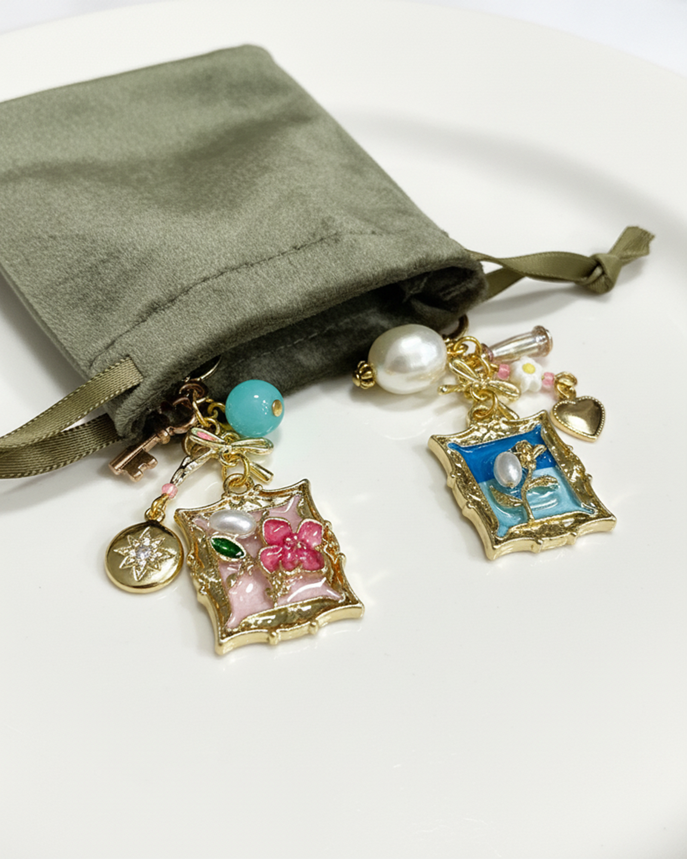 Packaging mockups_8.png