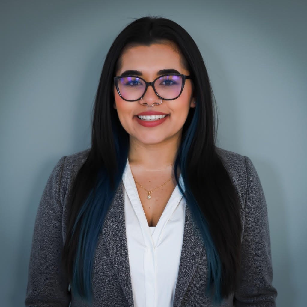 Vanessa, LMHC providing bilingual therapy in English and Spanish