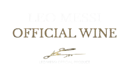 Rótulo de vinho oficial de Leo Messi com assinatura e texto em português e inglês.