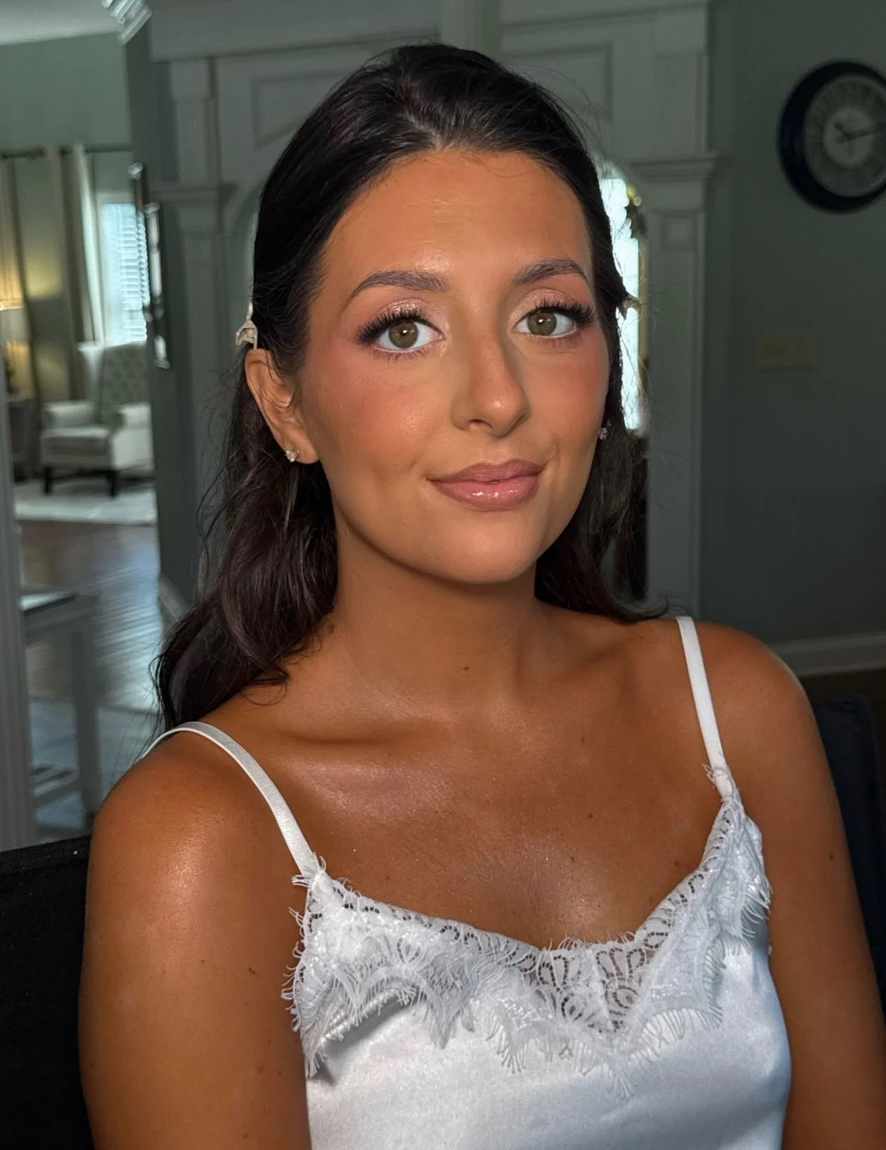 @lariscy_brooks wedding glam yesterday ATEEE 💋 my girl took care of her skin, and it was goldennnn 

@contorbeauty hair clips (the best) 
@cavallilash on the lashes (multiple styles for a custom lash.)
@huebronzingstudio on the tan 

#atlantamakeupa