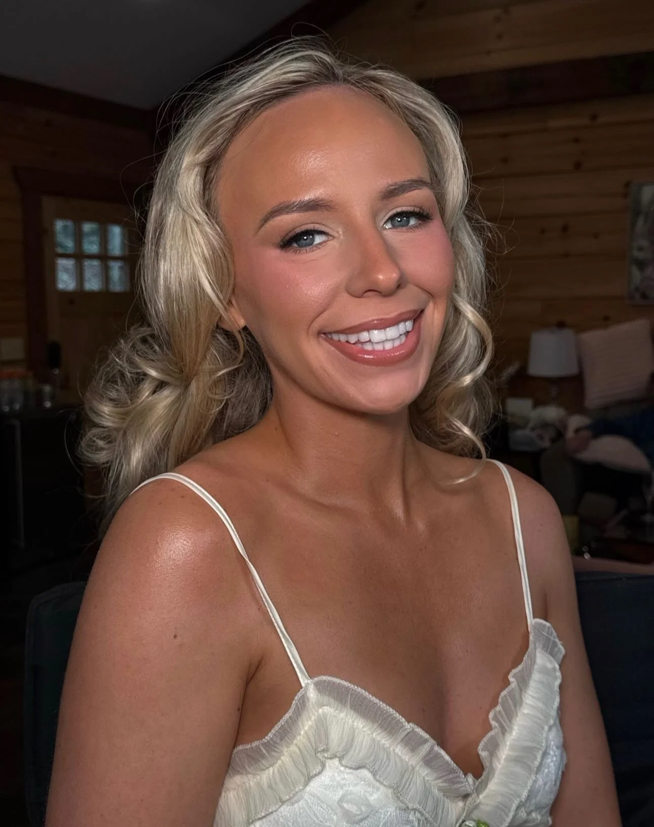 glam so nice I had to post it TWICEEEEE 🙂&zwj;↕️ what a BEAUTYYYY @morgansheajackson !!!! 

hair: her mom! 
venue: @inthewoodsevents 

#atlantamakeupartist #georgiamakeupartist #bridalmakeupartist #bridalinspo #northgeorgiaweddings 

Atlanta Makeup 