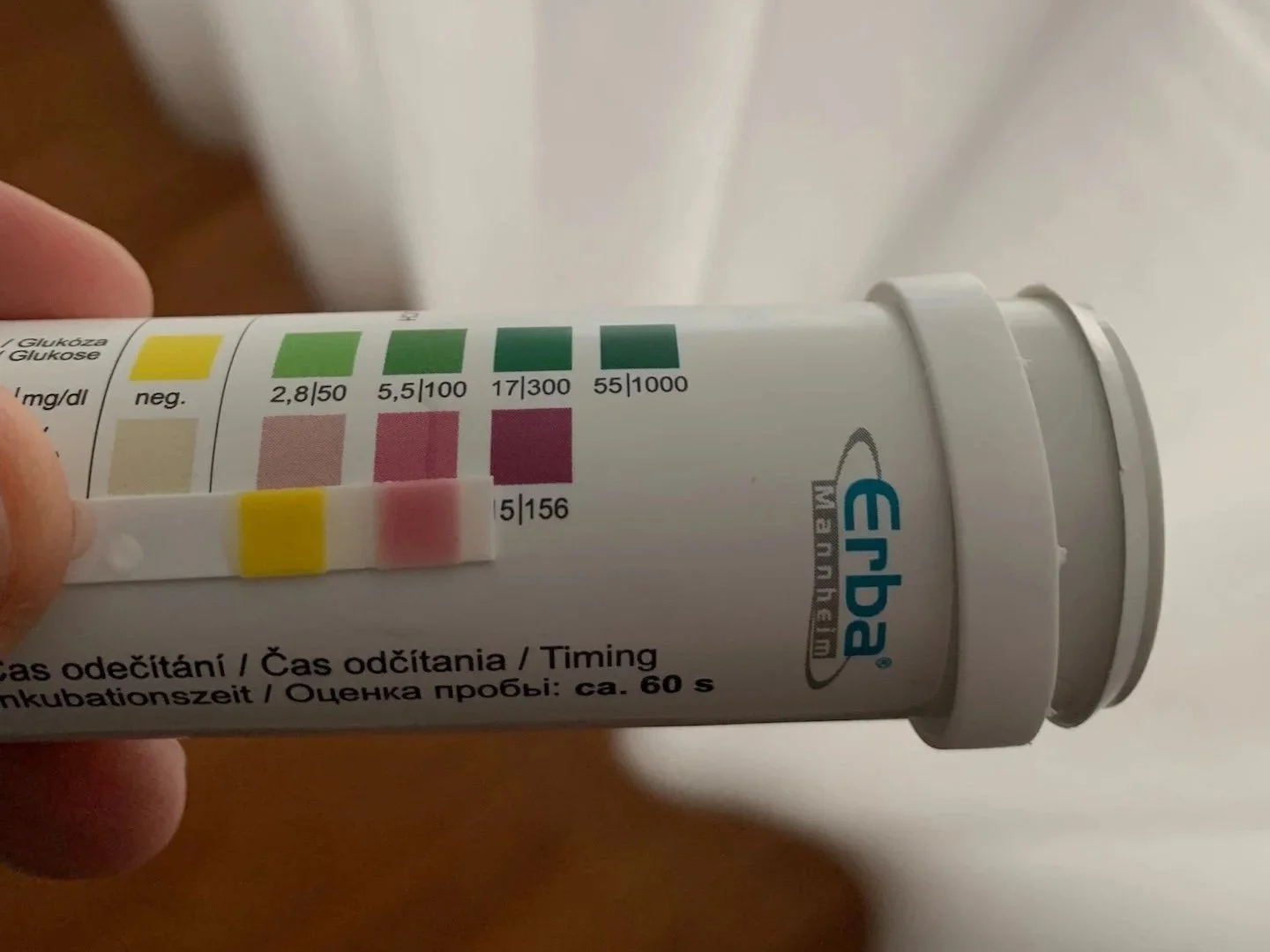 Ketonen teststrip resultaat Intermittent Fasting: paarse kleur bewijst ketose en vetverbranding