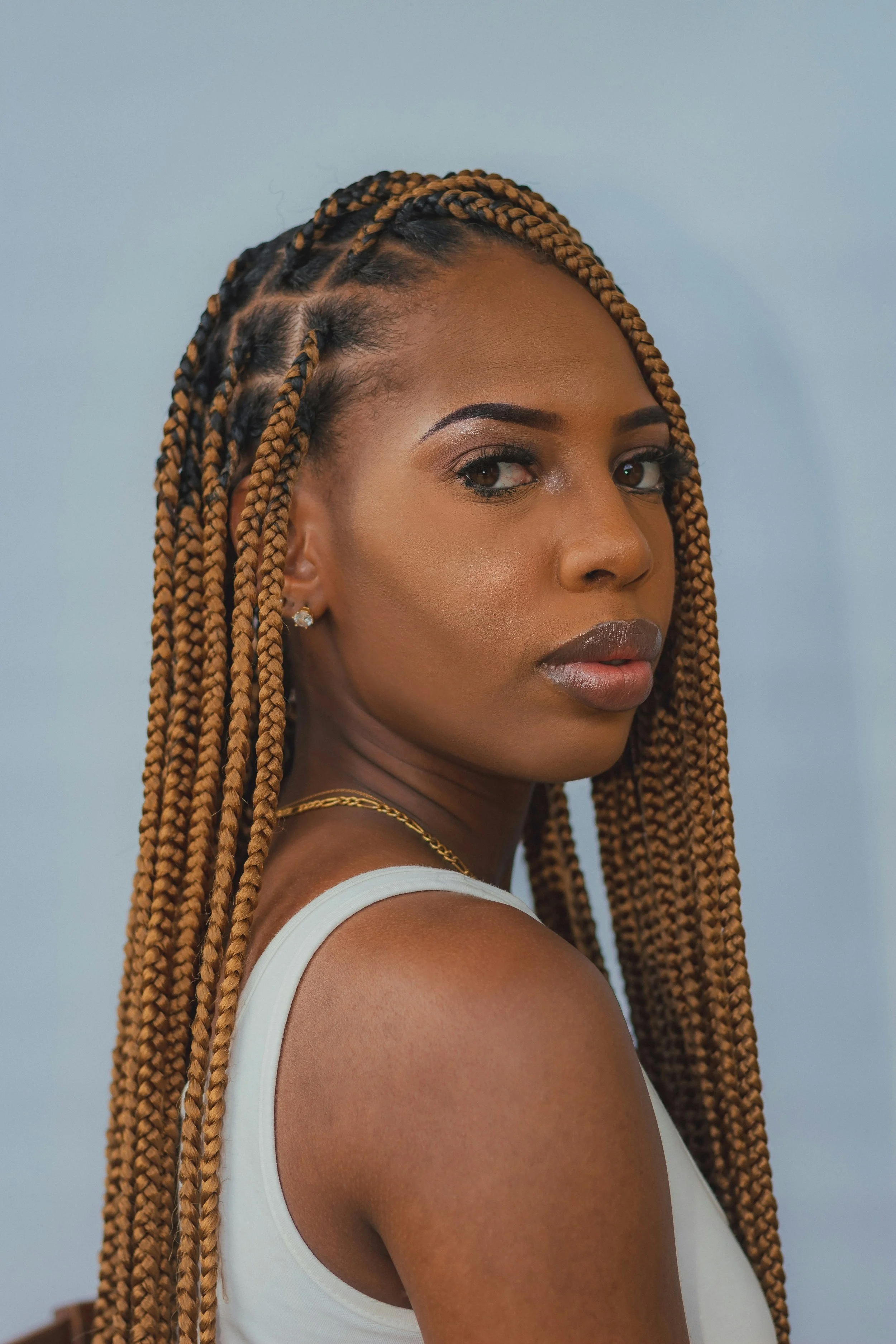 The Anatomy of a Knotless Foundation