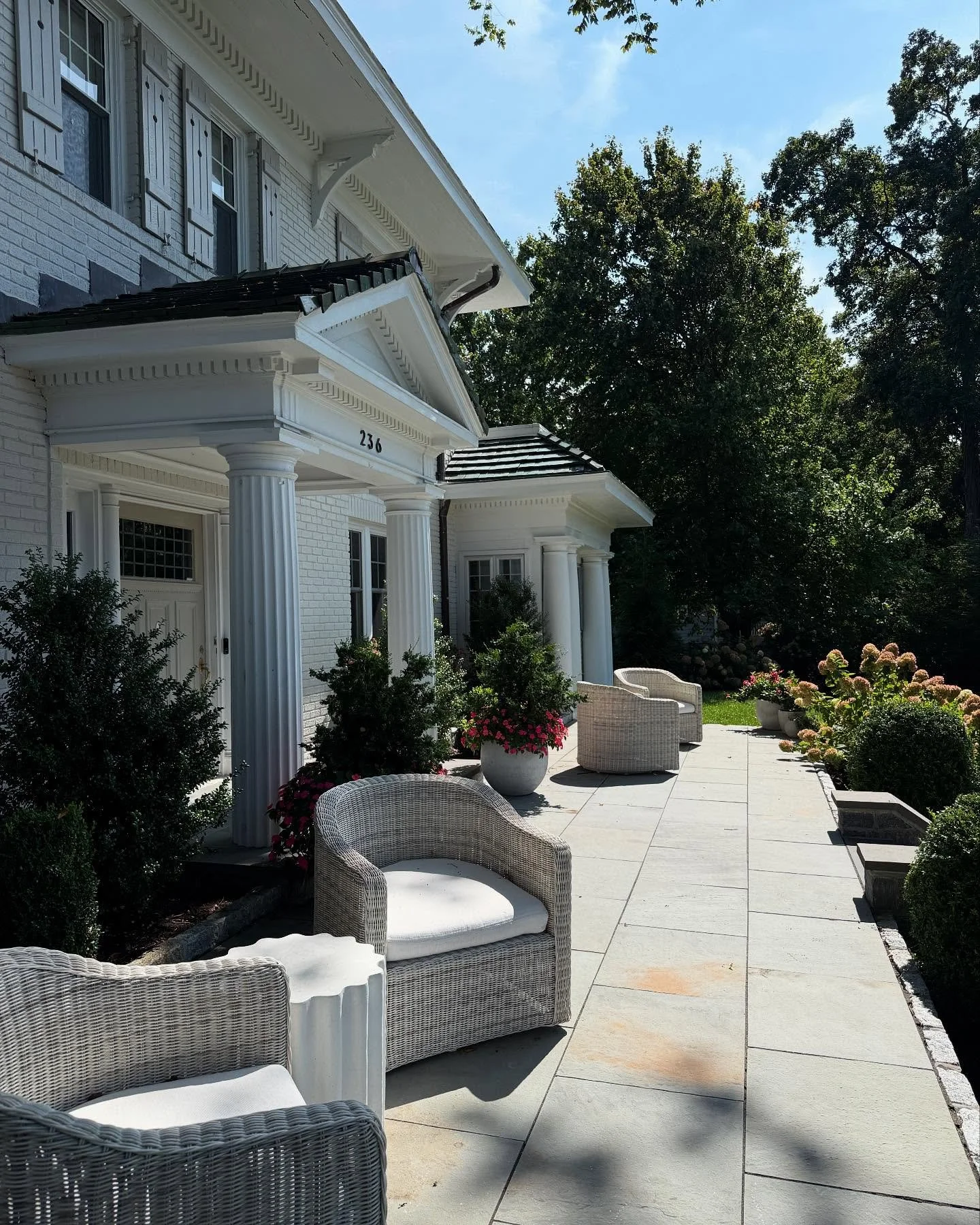 This front yard is giving us all the pre-fall feels. Hydrangea Little Lime doing what it does best. Summer annuals at their peak. Boxwood all tidy, ready to start slowing down for the winter rest. We renovated this front yard, masonry and all in 2023