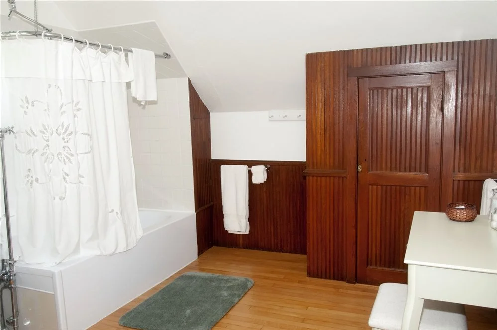 Evergreen Room Candlebay Inn Freeport Maine Secondary View.jpg