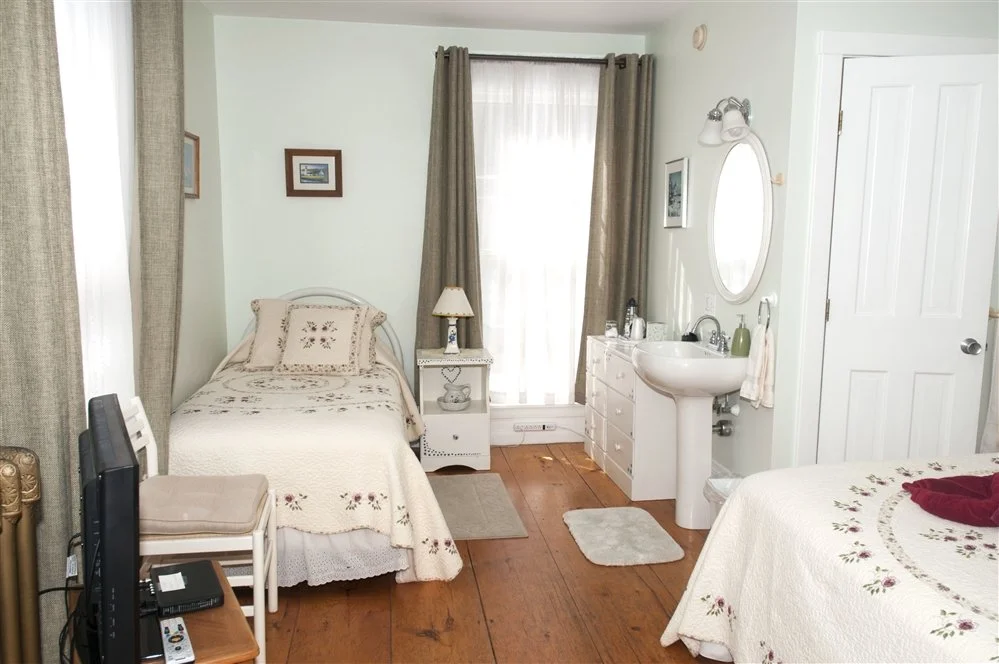 Azelea Room Candlebay Inn Freeport Maine.jpg