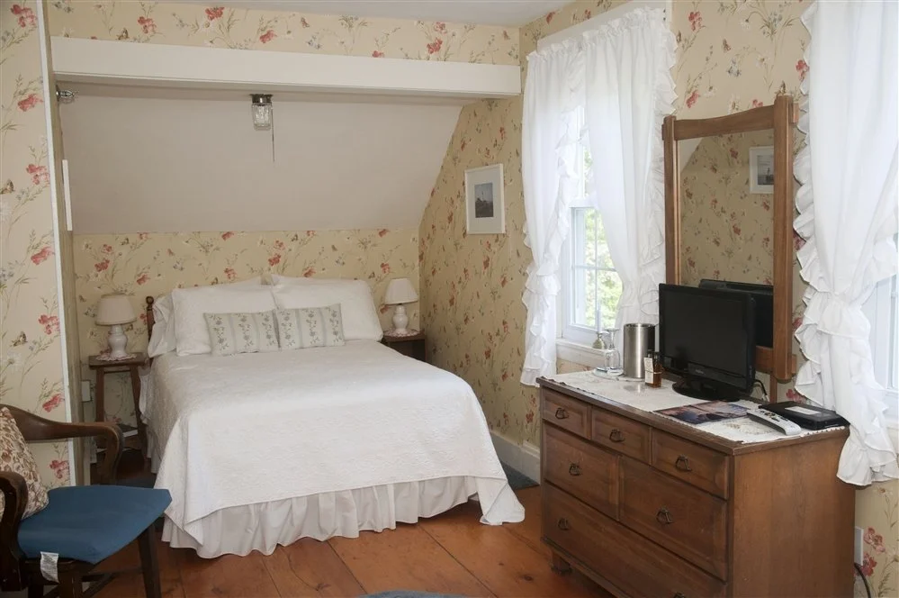 Daisy Room Candlebay Inn Freeport Maine Secondary View.jpg