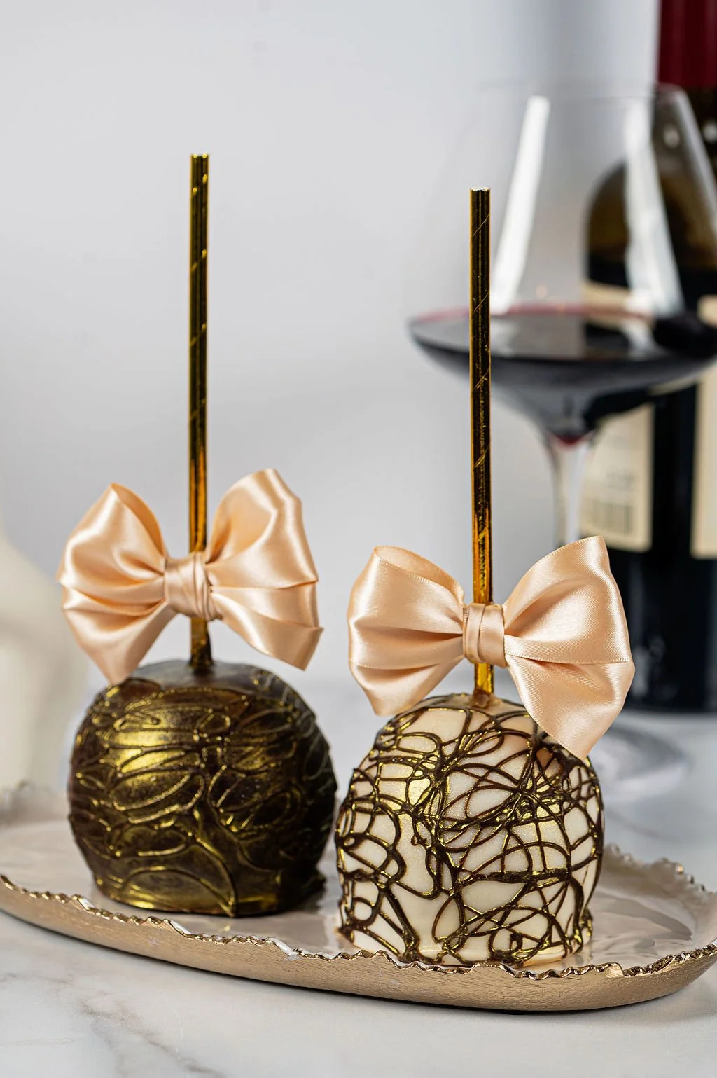 crisp decadent luxury caramel candy apples dmv maryland virginia beautiful pretty gift gifts gifting chocolate vanilla