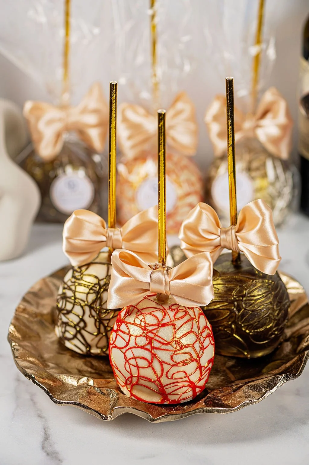 crisp decadent luxury caramel candy apples dmv maryland virginia beautiful pretty gift gifts gifting chocolate vanilla