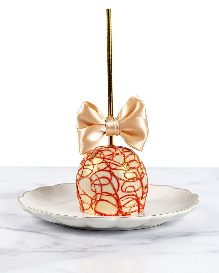 crisp decadent luxury caramel candy apples dmv maryland virginia beautiful pretty gift gifts gifting valentine's red pink rose rose' golden