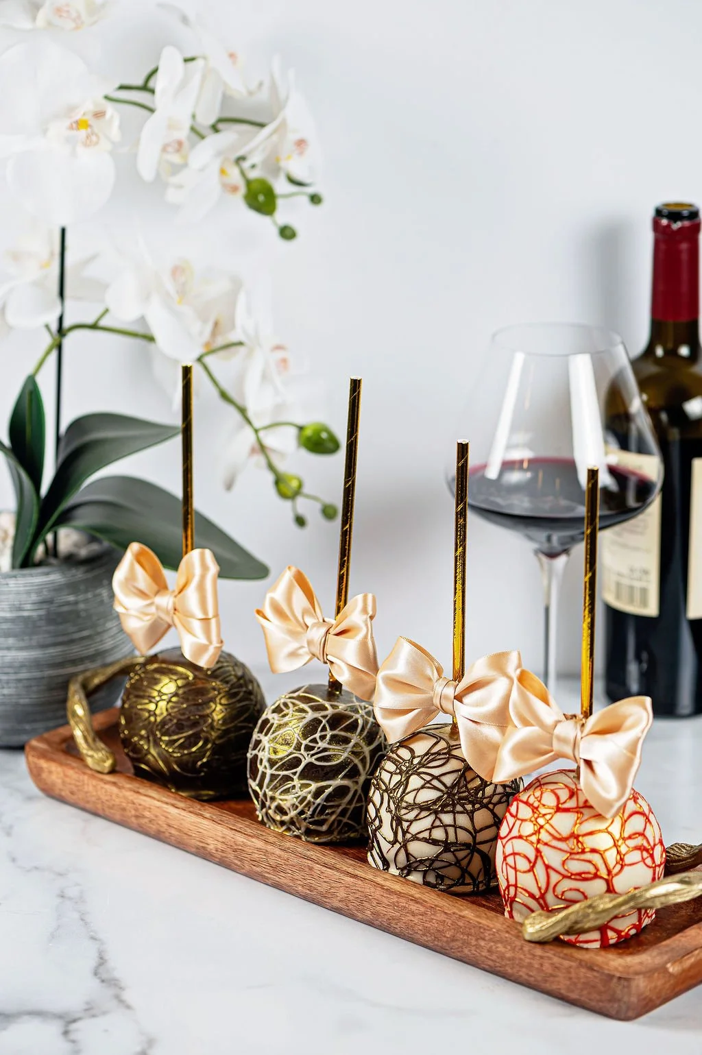 crisp decadent luxury caramel candy apples dmv maryland virginia beautiful pretty gift gifts gifting chocolate vanilla