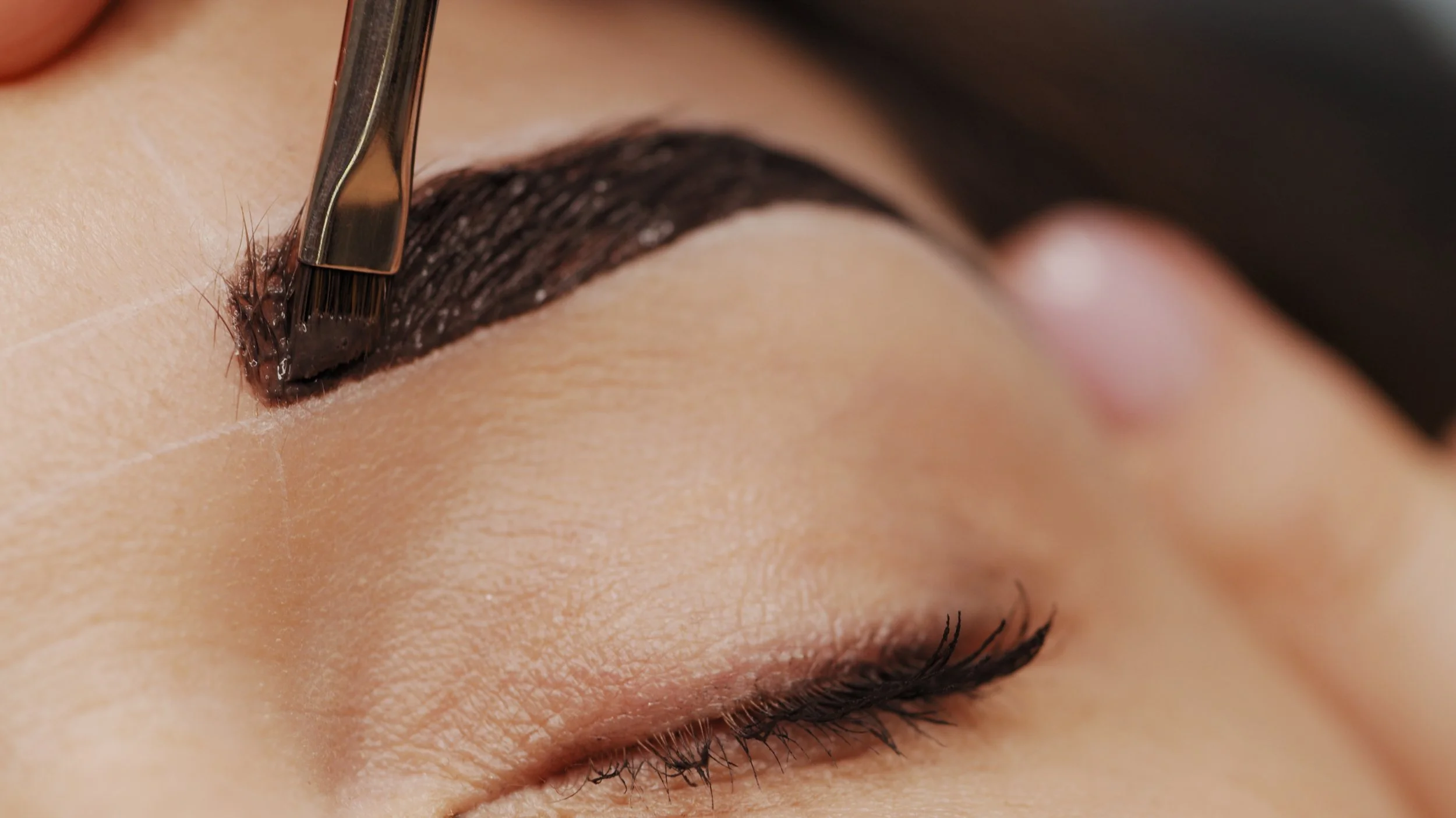 Brow Tinting and Lamination Together: Who It Works For and Who Should Skip It