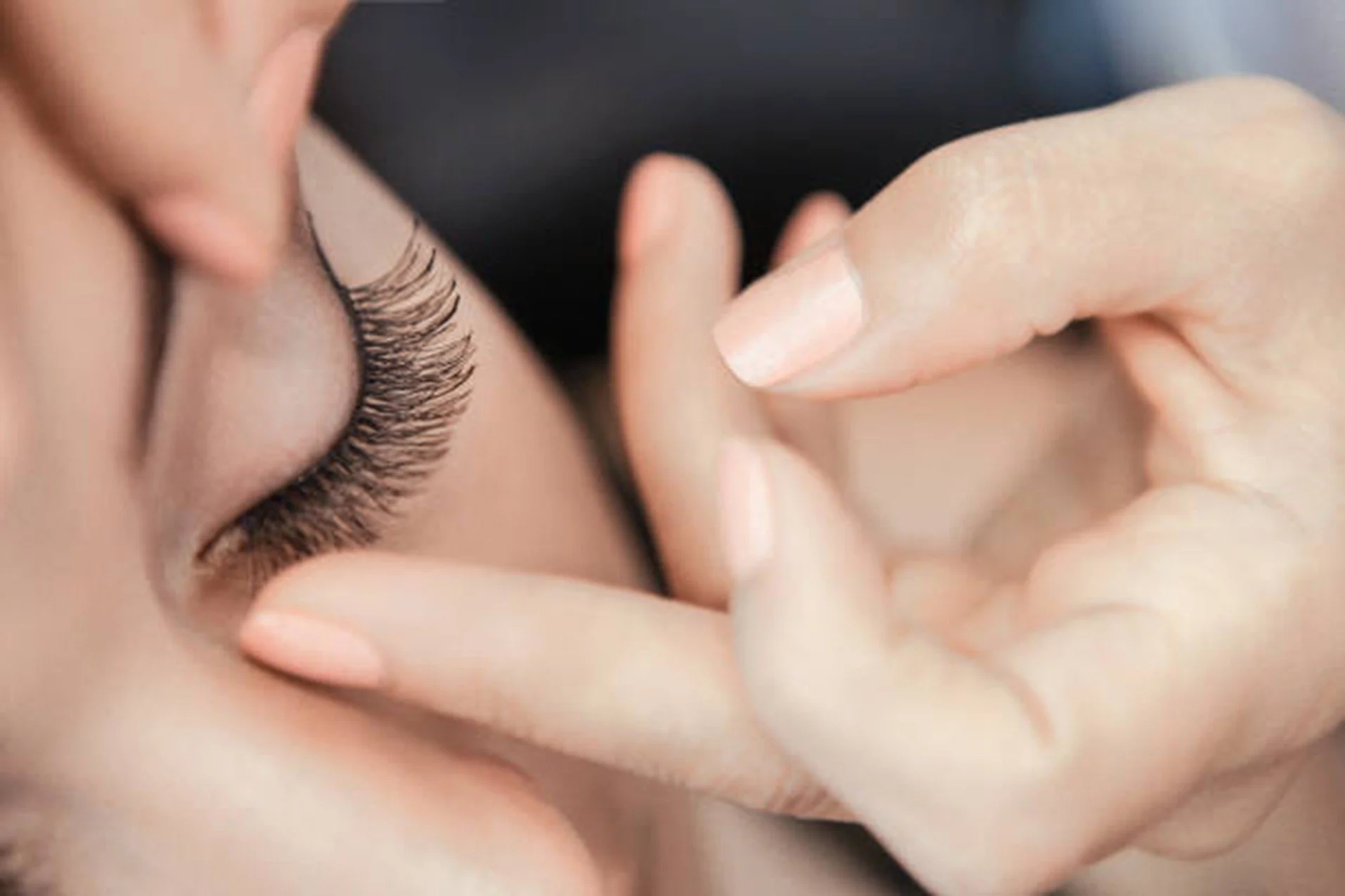 Eyelash Extension Services Near You: What a Full Set Includes and What Add-Ons Matter