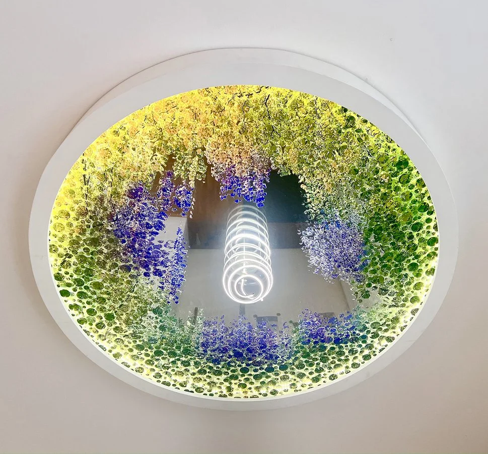 Gate Object 1,

2022,

digital print on acrylic glass, LED, mirror

100 cm x 10 cm