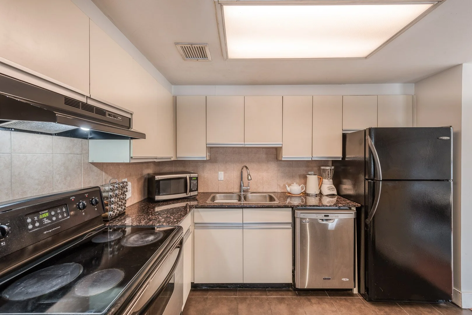 305 626 24 Ave SW-26.jpg