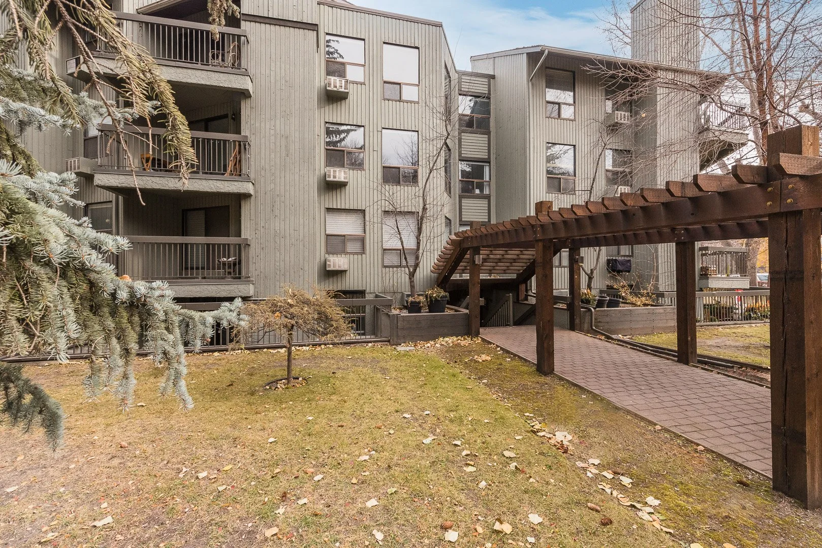 305 626 24 Ave SW-139.jpg