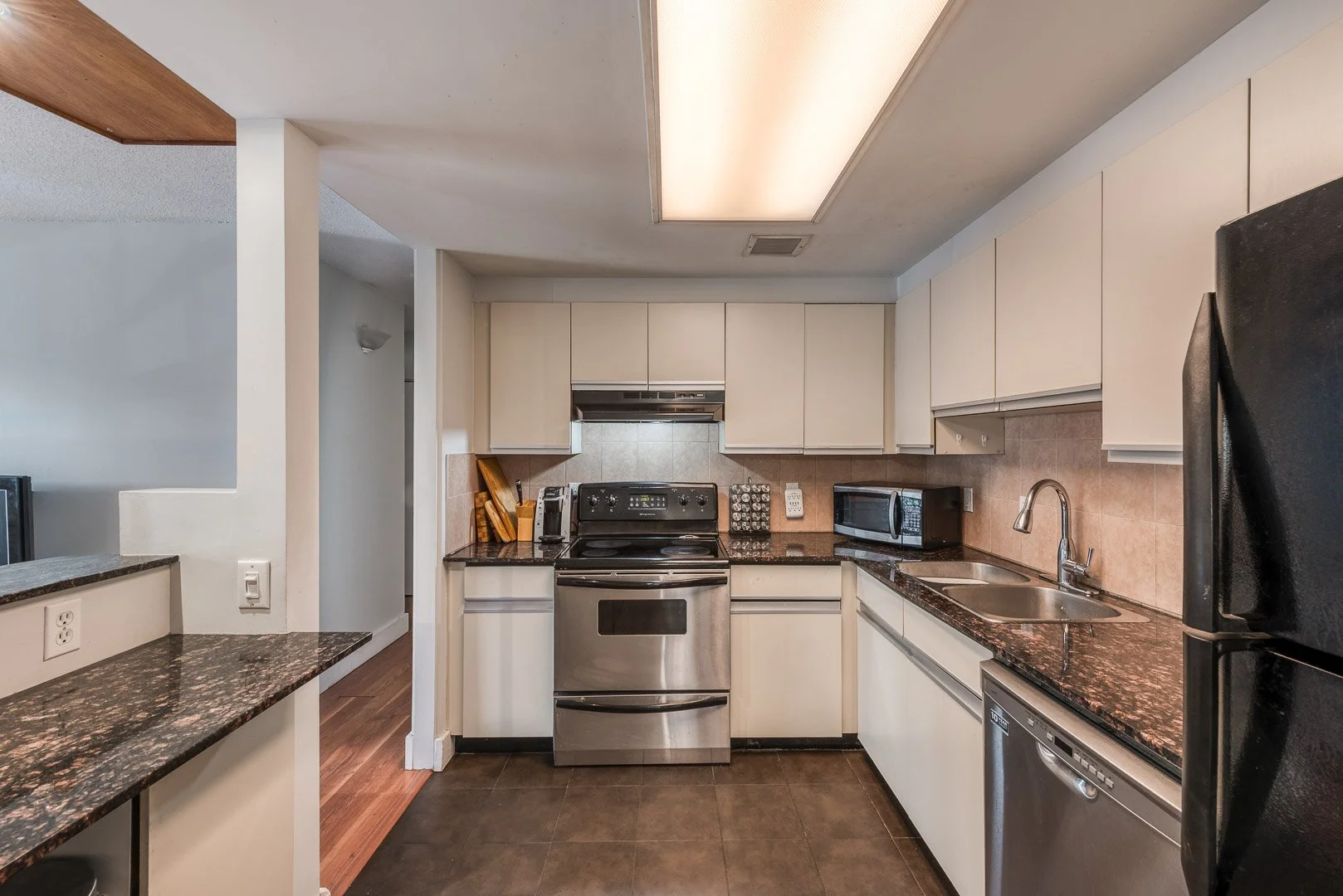305 626 24 Ave SW-16.jpg