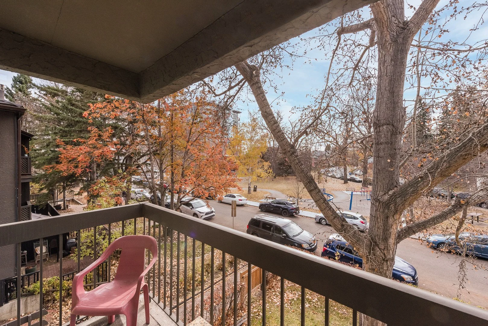 305 626 24 Ave SW-5.jpg