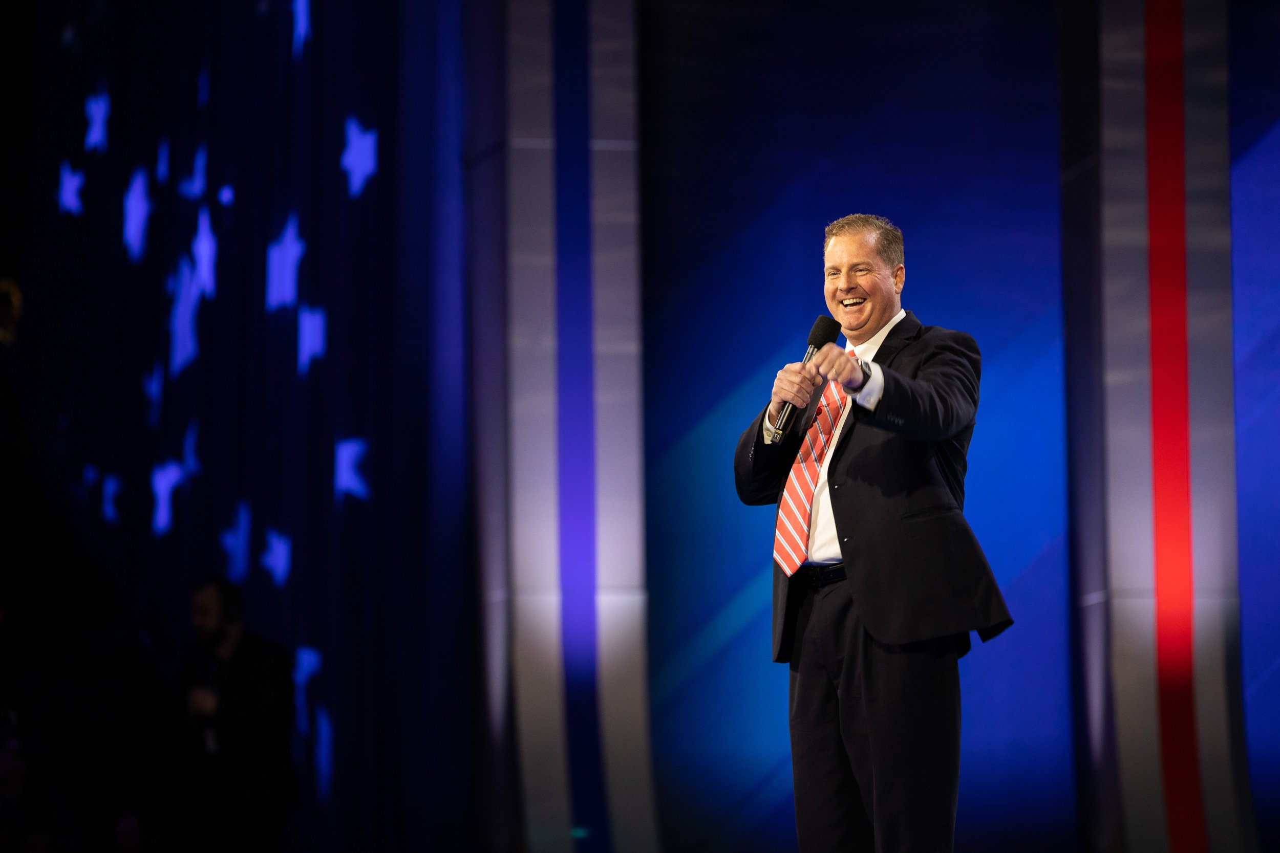 A man in a suit and striped introducing Democratic debate at Saint Anselm College in 2020.