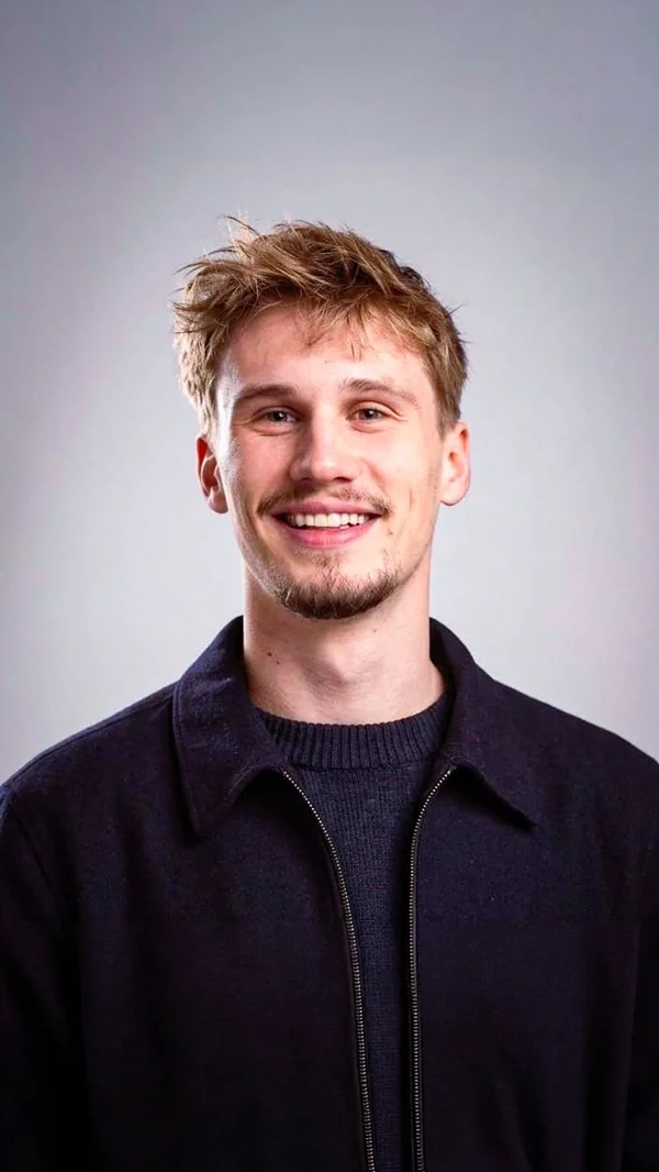 Valentin Lerinckx, jeune kiné spécialisé dans la kiné générale et sportive, et dans la kiné maxillo-faciale et neurologique, dans le cabinet BePerFit  Wezembeek-Oppem.