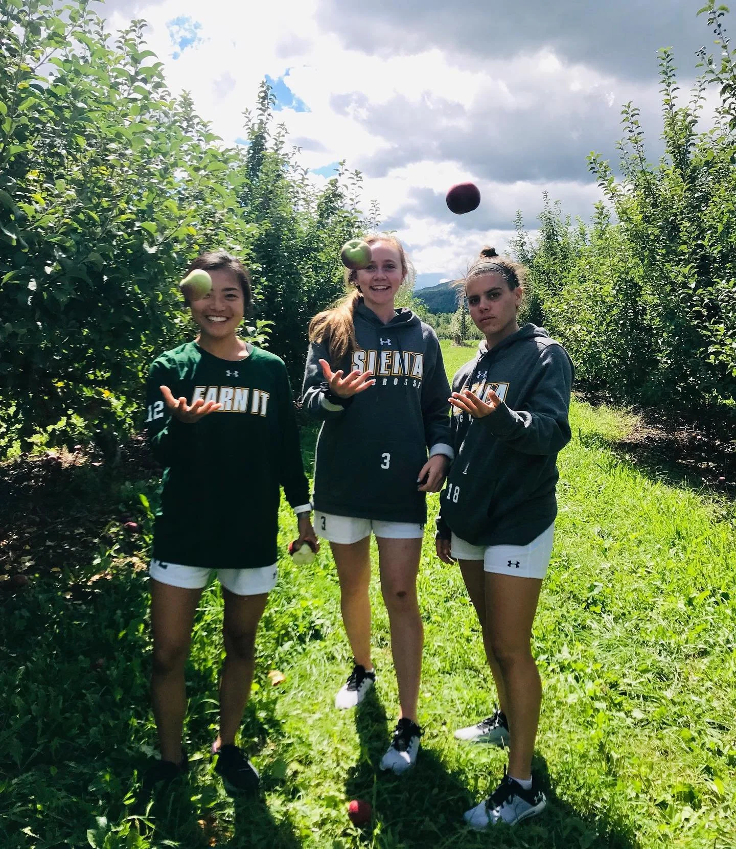 We learned how to make apples levitate #athletes #johnnyappleseedisjealous