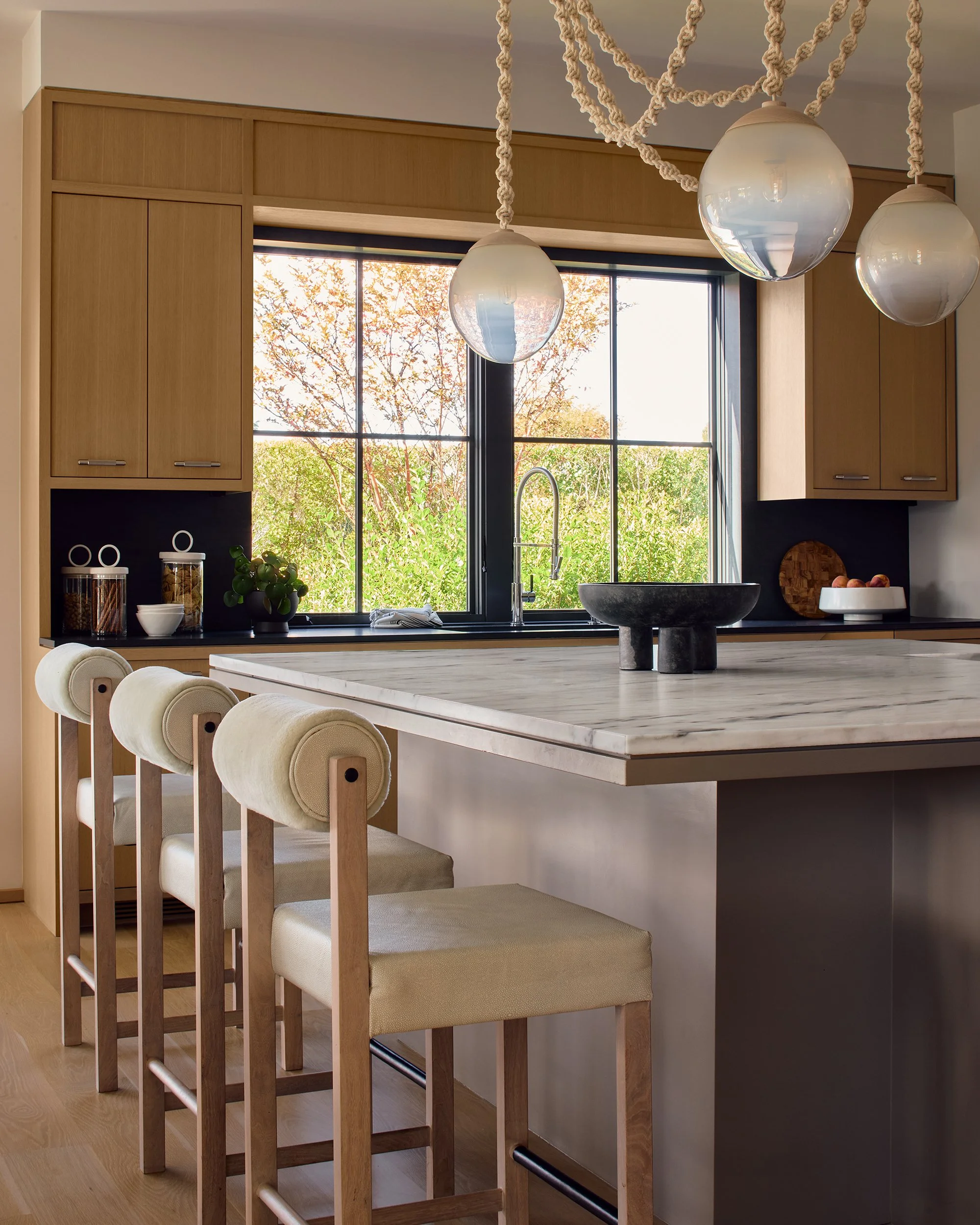  Sila Helix 5  
Michelle Gerson Interiors | The Hamptons, NY Photographer: Zach Wolff